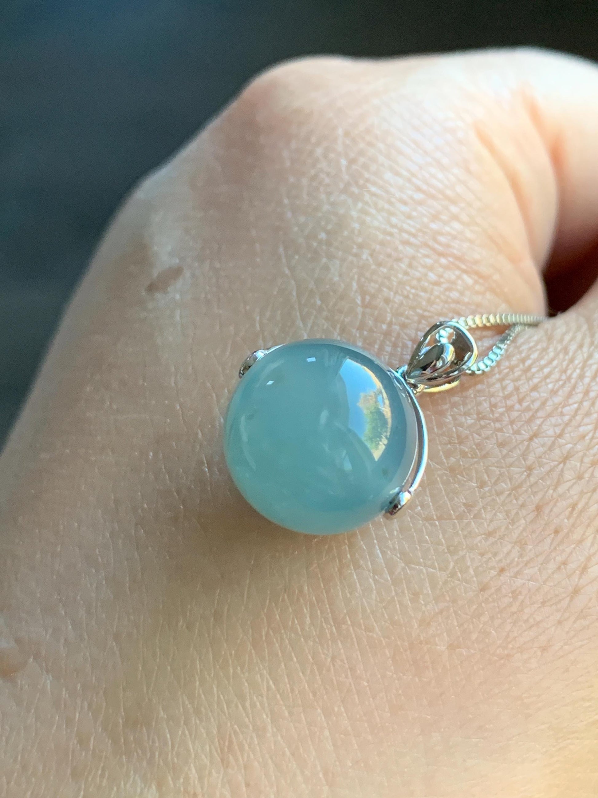 Certified Natural Guatemalan Icy Highly Translucent Gelatinous Blue Jadeite Sphere Bead Spinner Pendant 18K White Gold 天然冰危蓝翡翠单珠镶嵌吊坠 3028