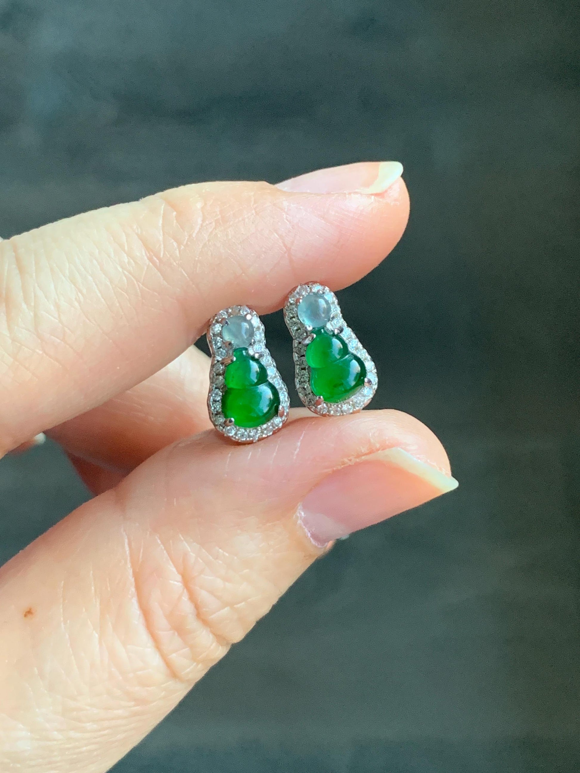 Natural Guatemalan Icy Translucent Vibrant Green & Light Blue Jadeite Hulu/Gourd Huggie Hoop Earrings Sterling Silver 天然冰危绿淡蓝翡翠葫芦银镶耳包