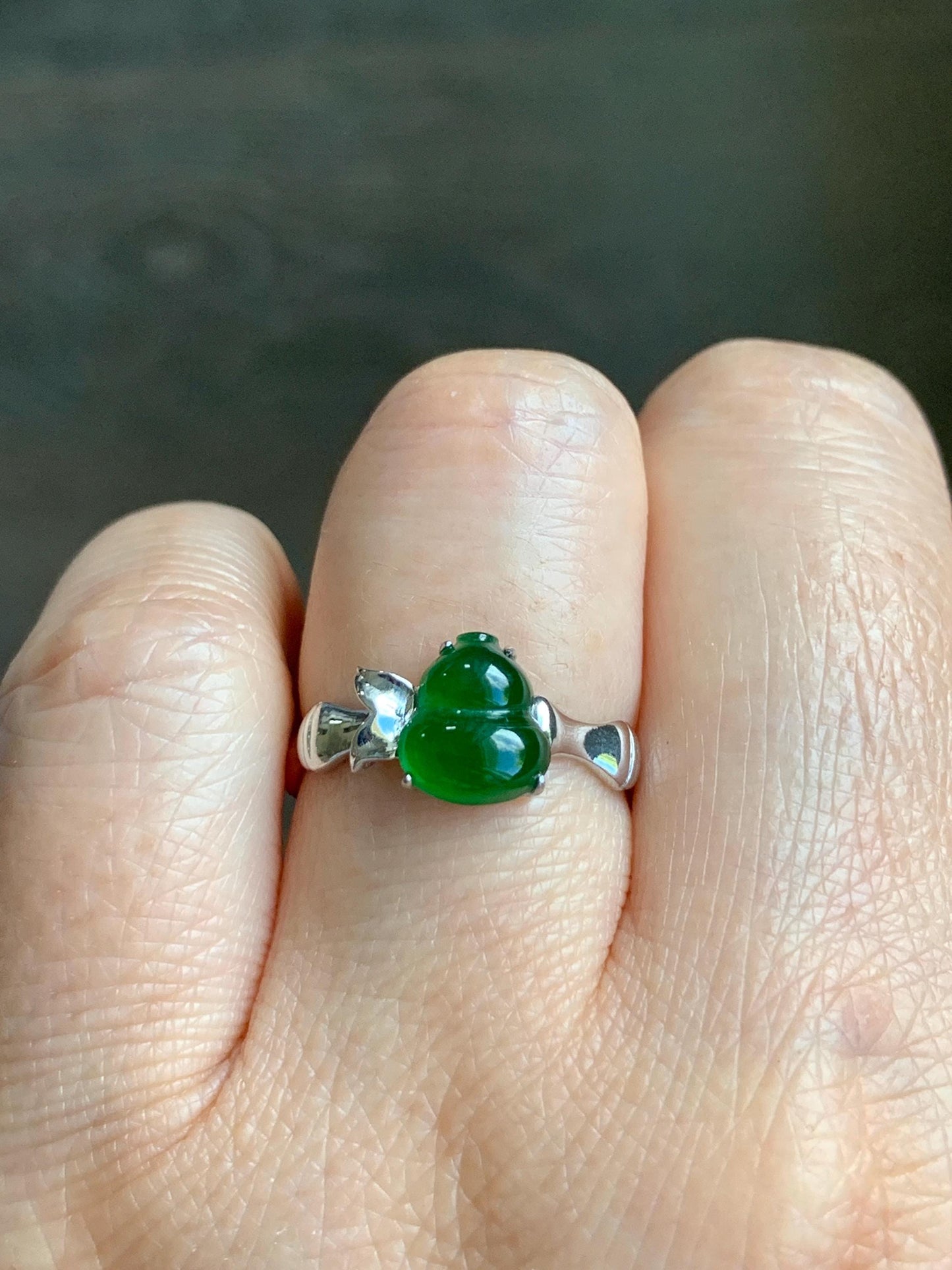 Certified Natural Guatemalan Icy Translucent Vibrant Green Gourd Hulu Jadeite Bamboo Ring Sterling Silver Size 7 US 天然冰胶危绿翡翠葫芦镶嵌竹节款戒指 7392