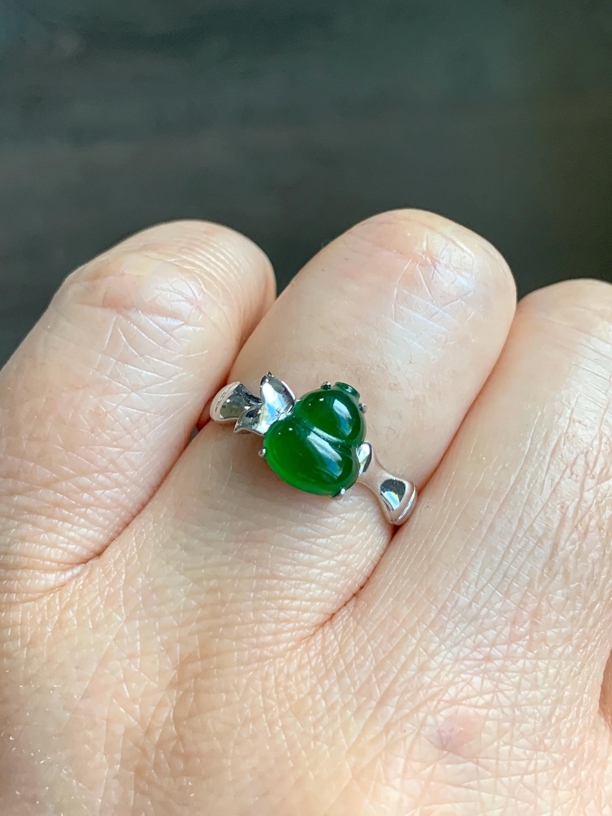 Certified Natural Guatemalan Icy Translucent Vibrant Green Gourd Hulu Jadeite Bamboo Ring Sterling Silver Size 7 US 天然冰胶危绿翡翠葫芦镶嵌竹节款戒指 7392