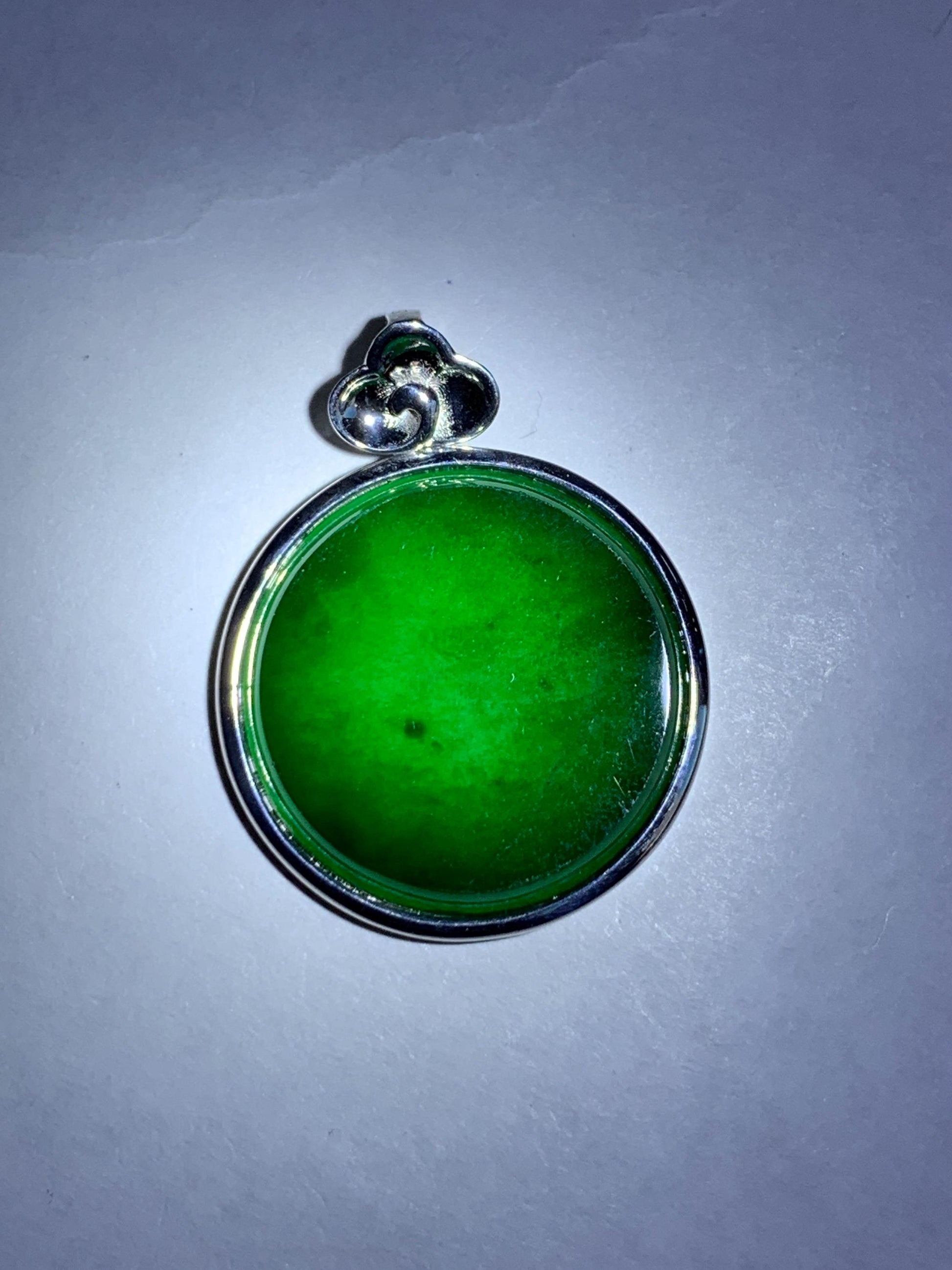 Certified Natural Guatemalan Icy Translucent Vibrant Green Jadeite Round Wu Shi Pai Pendant Sterling Silver 4.87g 天然冰危绿翡翠无事牌镶嵌吊坠 7421