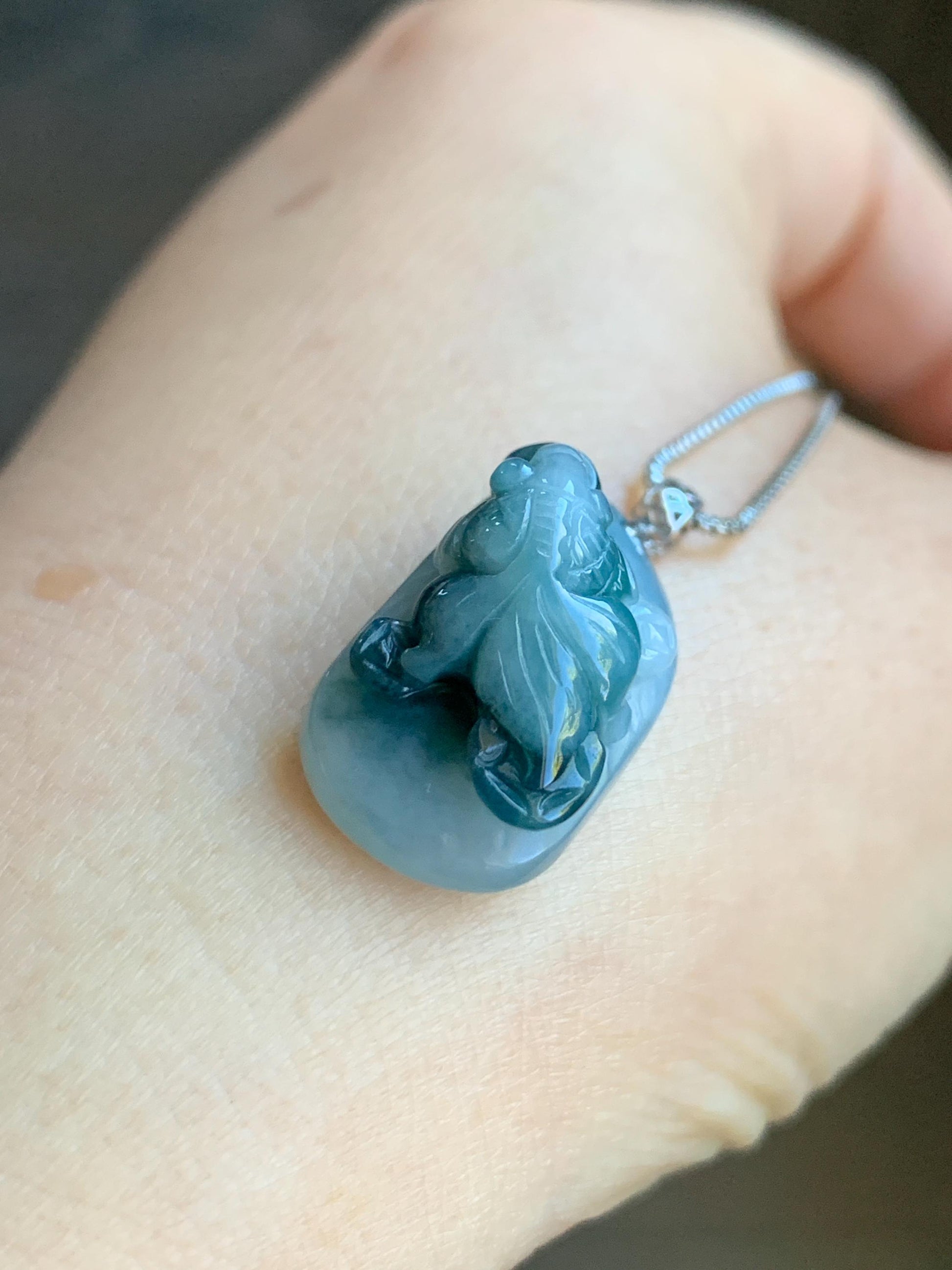 Natural Grade A Icy Translucent Dark Teal Green Marbled Jadeite Carved Goldfish Pendant Solid 18K White Gold 4g 天然冰飘蓝花翡翠金鱼满堂镶嵌吊坠