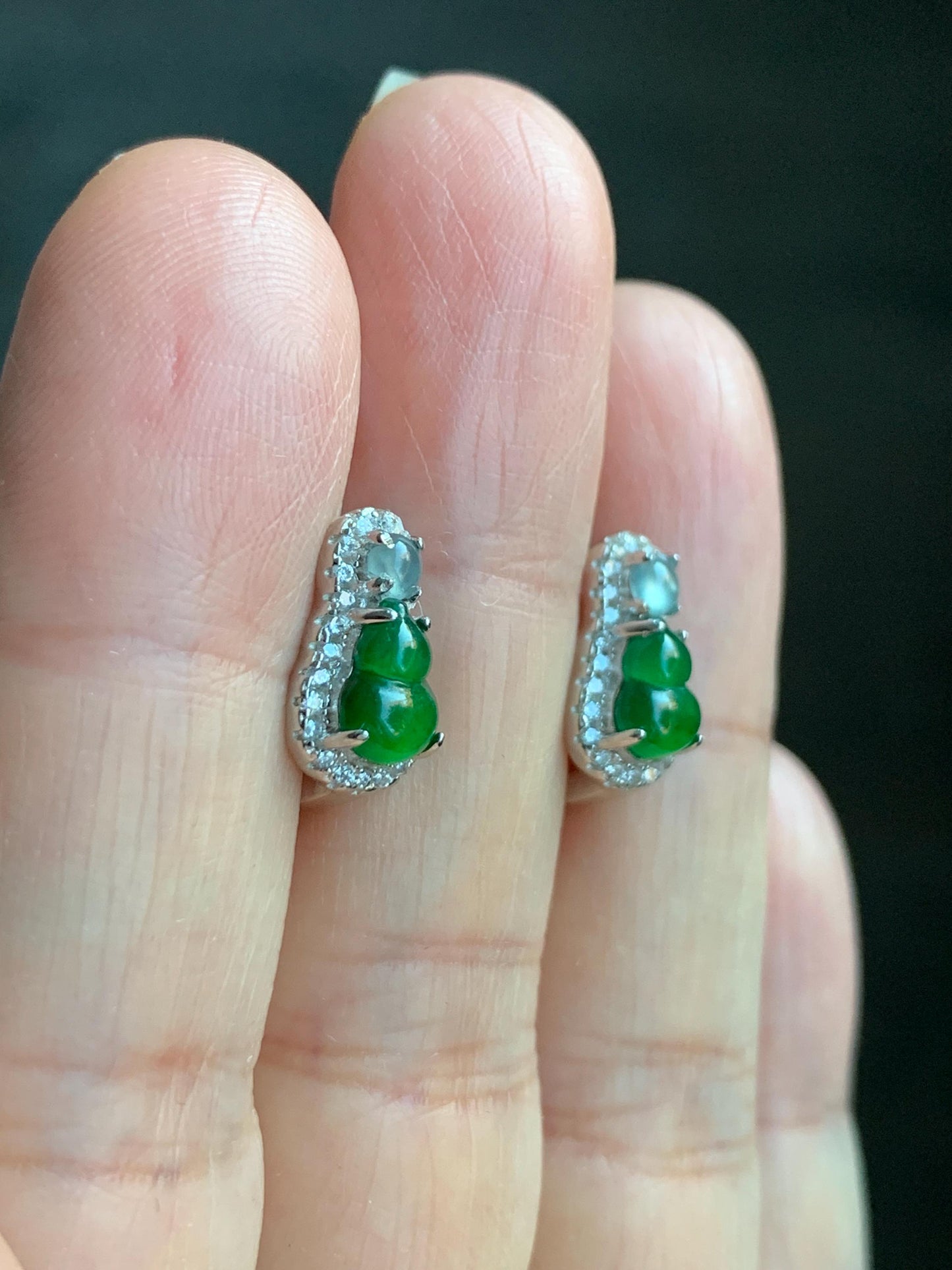 Natural Guatemalan Icy Translucent Vibrant Green & Light Blue Jadeite Hulu/Gourd Huggie Hoop Earrings Sterling Silver 天然冰危绿淡蓝翡翠葫芦银镶耳包