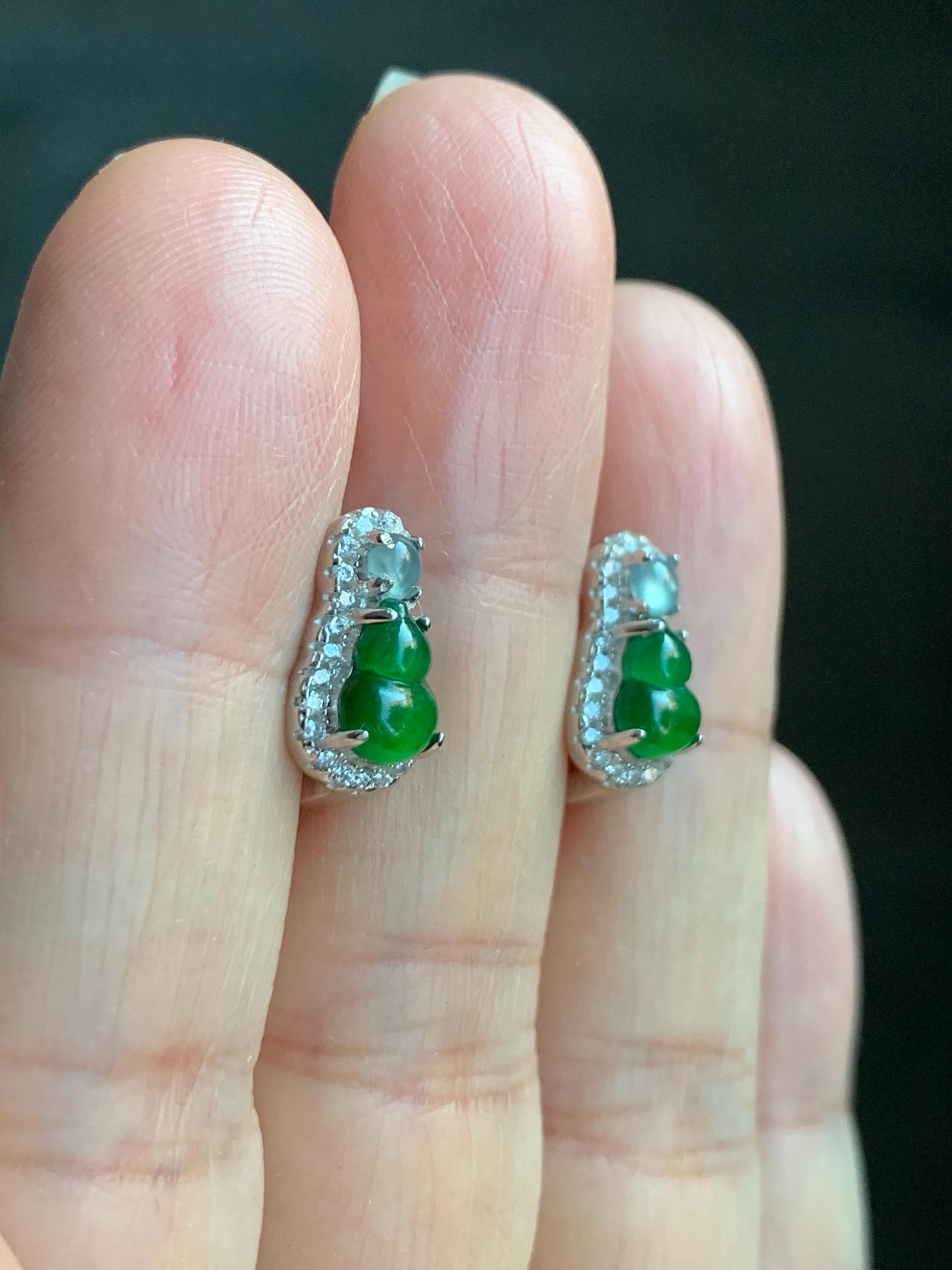 Natural Guatemalan Icy Translucent Vibrant Green & Light Blue Jadeite Hulu/Gourd Huggie Hoop Earrings Sterling Silver 天然冰危绿淡蓝翡翠葫芦银镶耳包