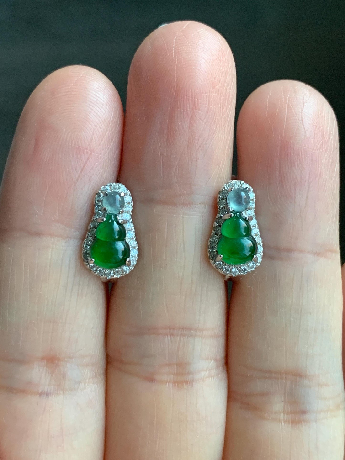 Natural Guatemalan Icy Translucent Vibrant Green & Light Blue Jadeite Hulu/Gourd Huggie Hoop Earrings Sterling Silver 天然冰危绿淡蓝翡翠葫芦银镶耳包