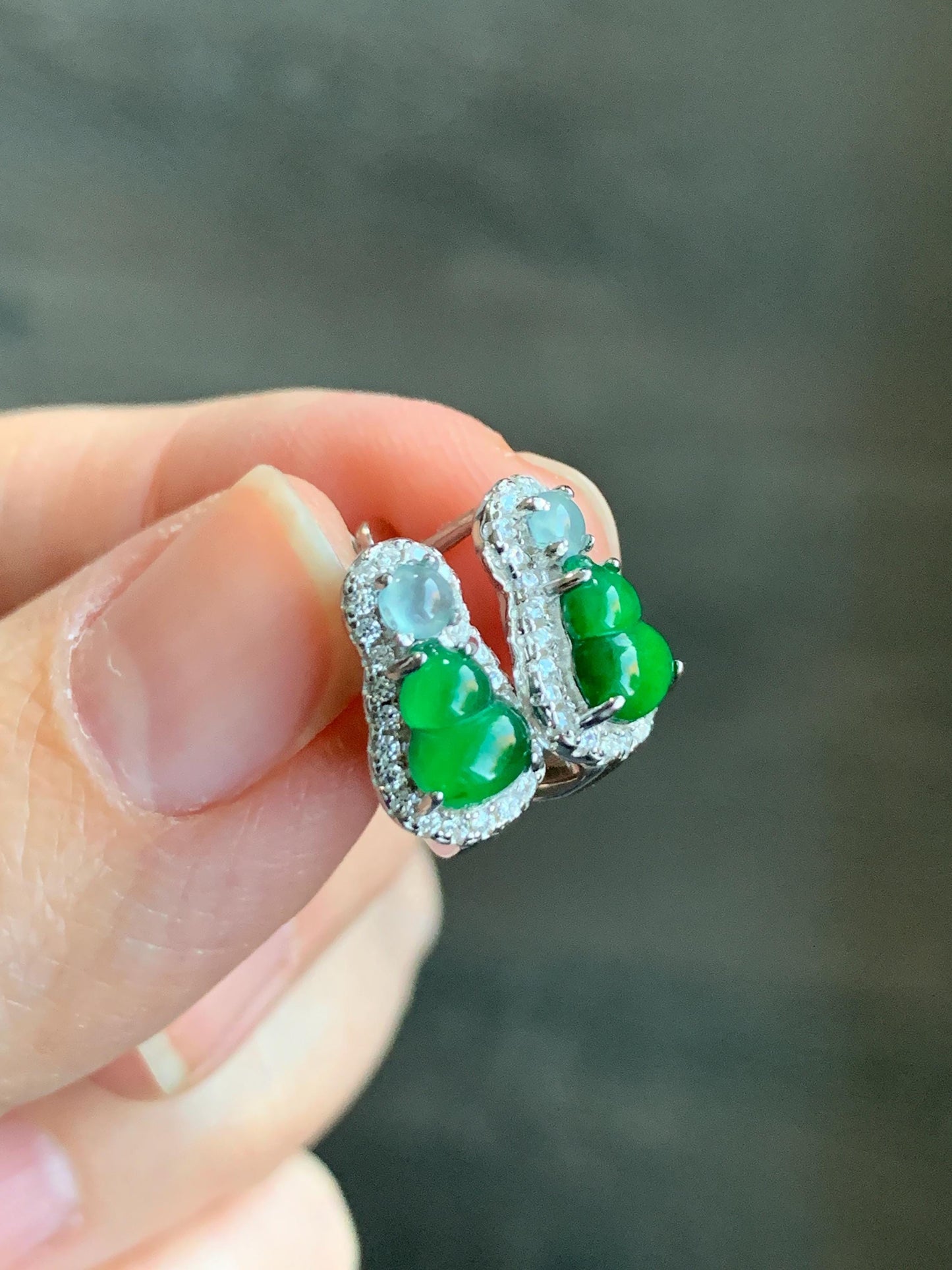 Natural Guatemalan Icy Translucent Vibrant Green & Light Blue Jadeite Hulu/Gourd Huggie Hoop Earrings Sterling Silver 天然冰危绿淡蓝翡翠葫芦银镶耳包
