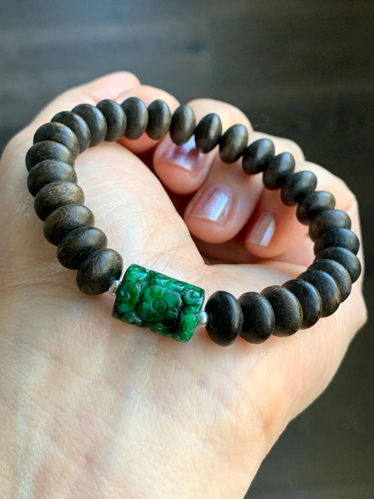 Natural Burmese Semi Translucent Vibrant Green Marbled Jadeite Engraved Barrel Bead Agarwood Beaded Bracelet 7.25” 10g 天然缅甸辣绿飘花翡翠仿古雕桶珠沉香鼓珠手串