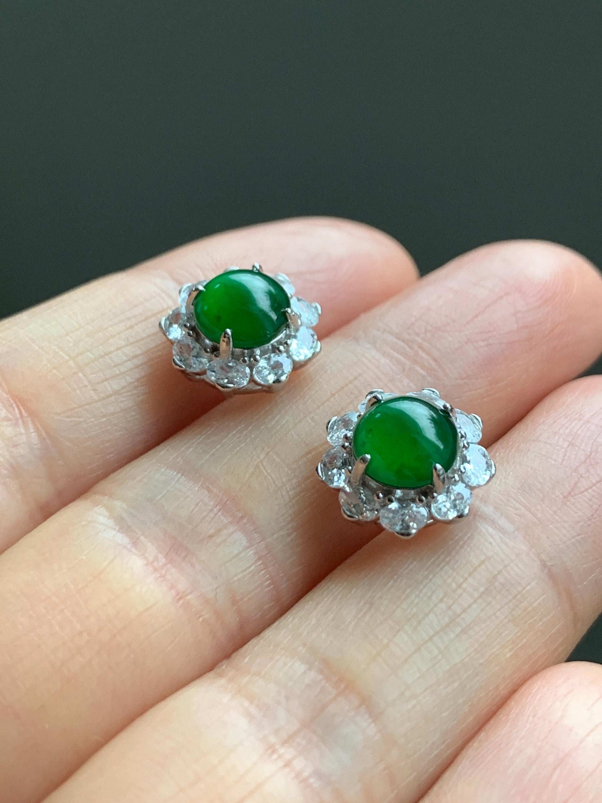 Natural Guatemalan Grade A Icy Highly Translucent Vibrant Green Jadeite Round Stud Earrings Sterling Silver 天然冰危绿翡翠蛋面银镶耳钉 DHL120