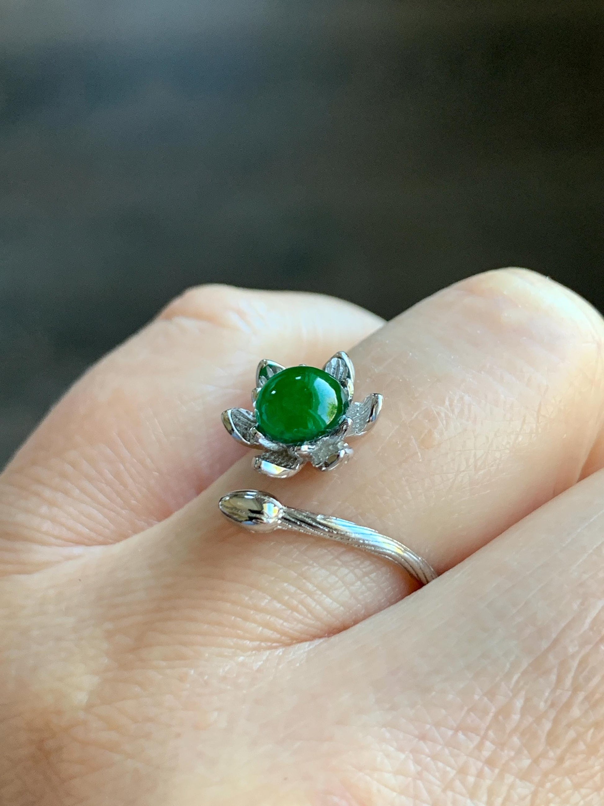 Natural Guatemalan Icy Translucent Vibrant Green Jadeite Solitaire Flower Open Band Ring Sterling Silver Adjustable 天然冰危绿翡翠莲花开口银镶戒指 WLH98