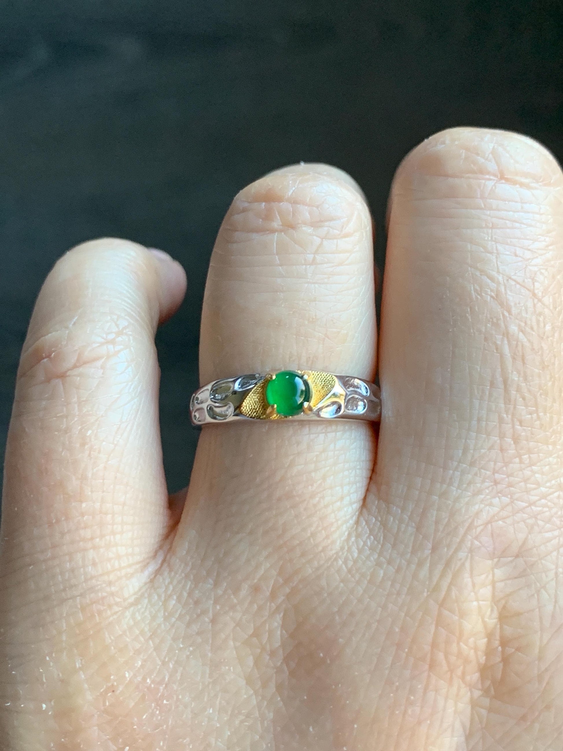 Natural Guatemalan Icy Translucent Vibrant Green Round Jadeite Band Style Ring Two-tone Sterling Silver Size 7 Adjustable 天然冰危绿翡翠银镶戒指 TTB55