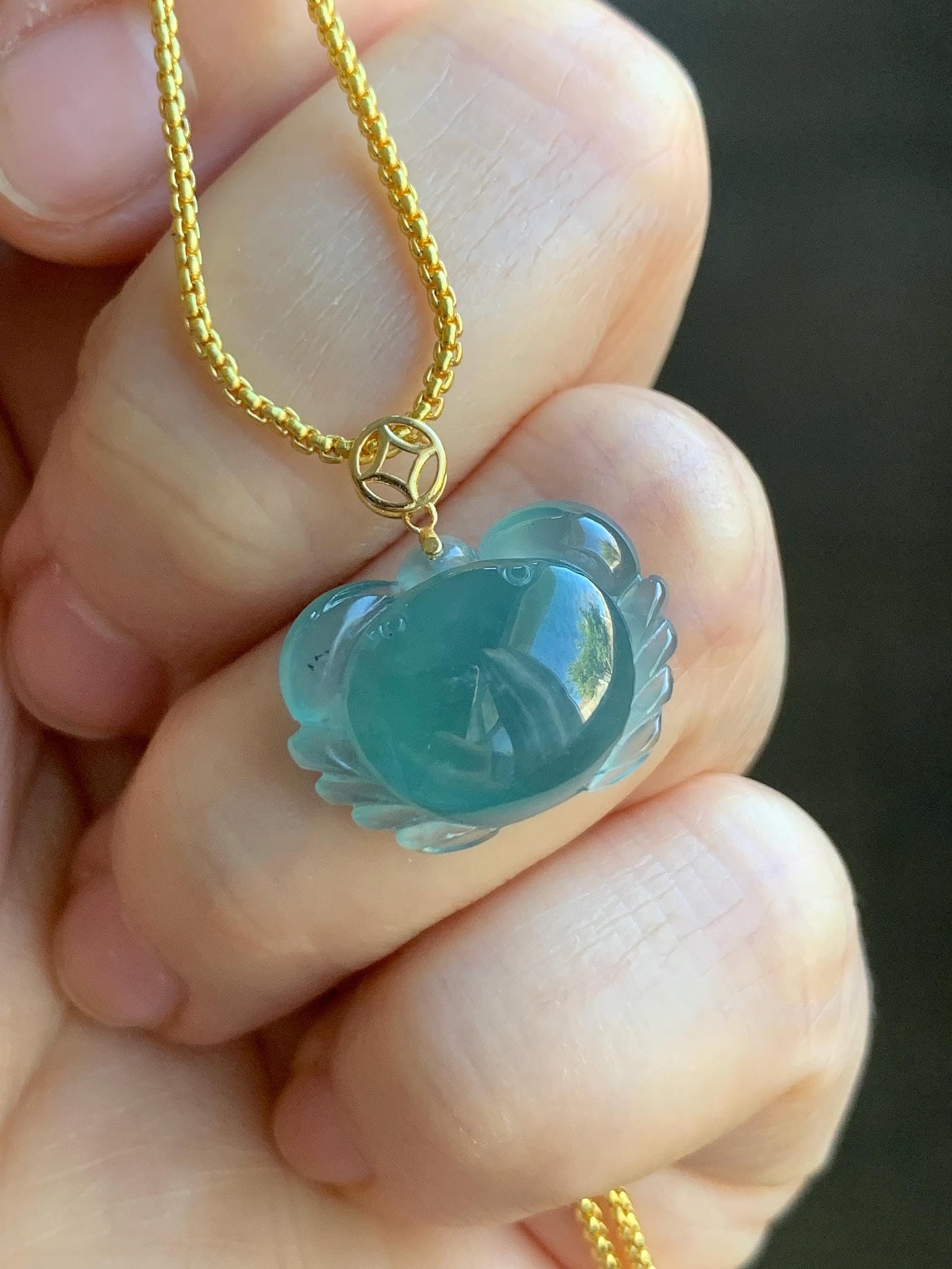 Natural Grade A Guatemalan Premium Icy Highly Translucent Teal Blue Jadeite Crab Pendant 18K Yellow Gold Bail 3g 天然冰危蓝绿起光翡翠螃蟹镶嵌吊坠