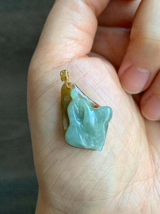 Petite Natural Grade A Bicolored Light Blue & Red Icy Translucent Jadeite Carved Chanting Monk Pendant 18K Yellow Gold 天然红加淡蓝双色翡翠悟道镶嵌迷你吊坠