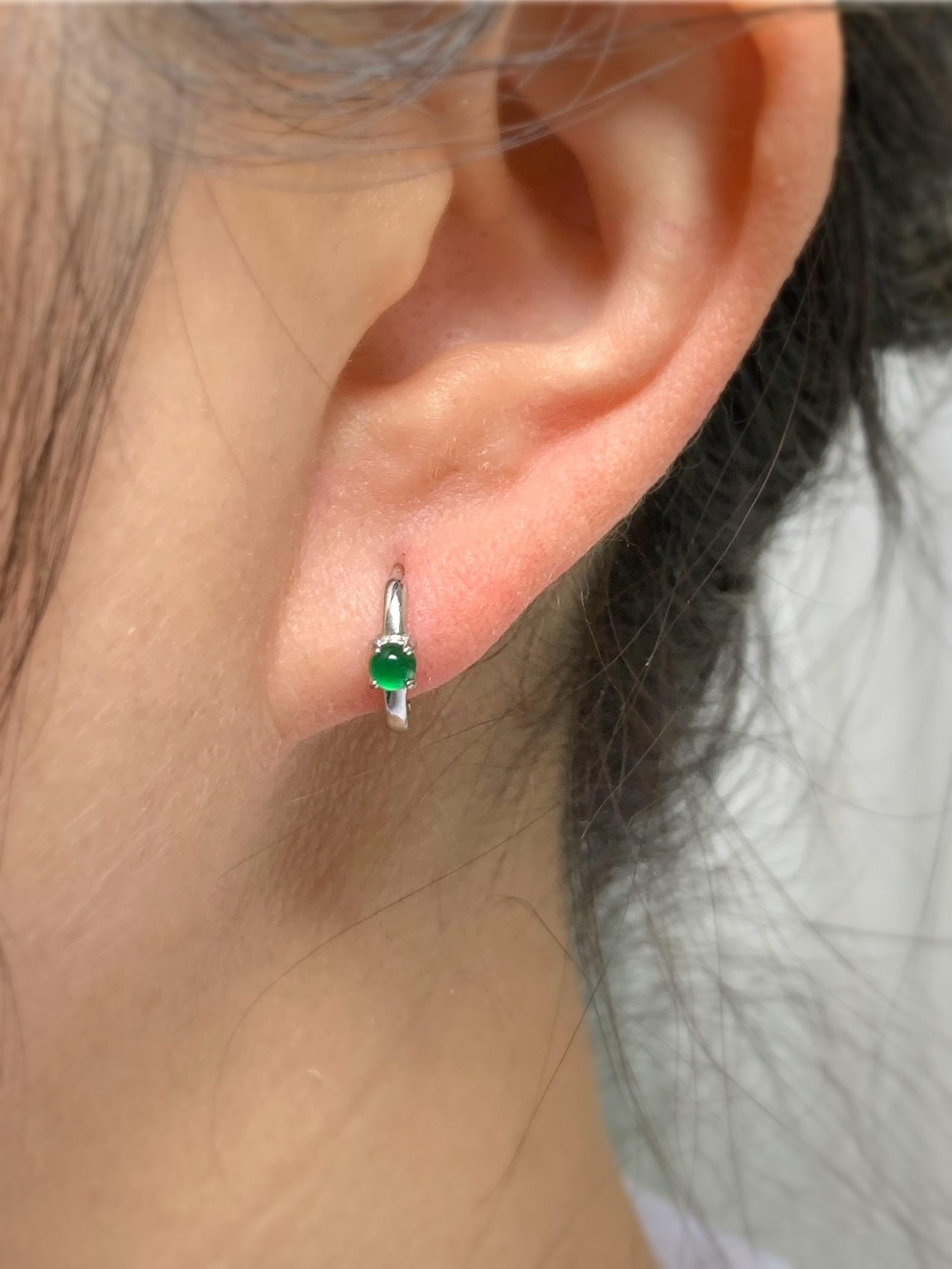 Natural Guatemalan Grade A Icy Translucent Vibrant Green Jadeite Hoop Huggie Earrings Sterling Silver 天然冰危绿翡翠银镶耳包 JDB55