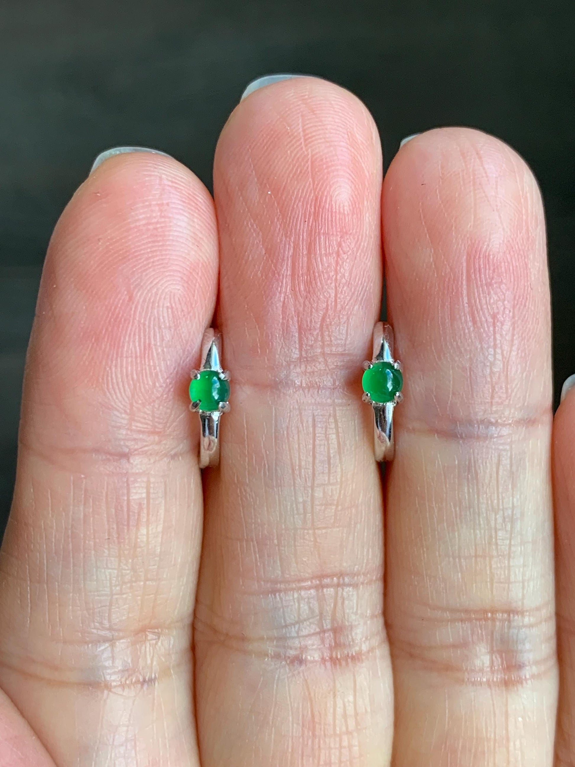 Natural Guatemalan Grade A Icy Translucent Vibrant Green Jadeite Hoop Huggie Earrings Sterling Silver 天然冰危绿翡翠银镶耳包 JDB55