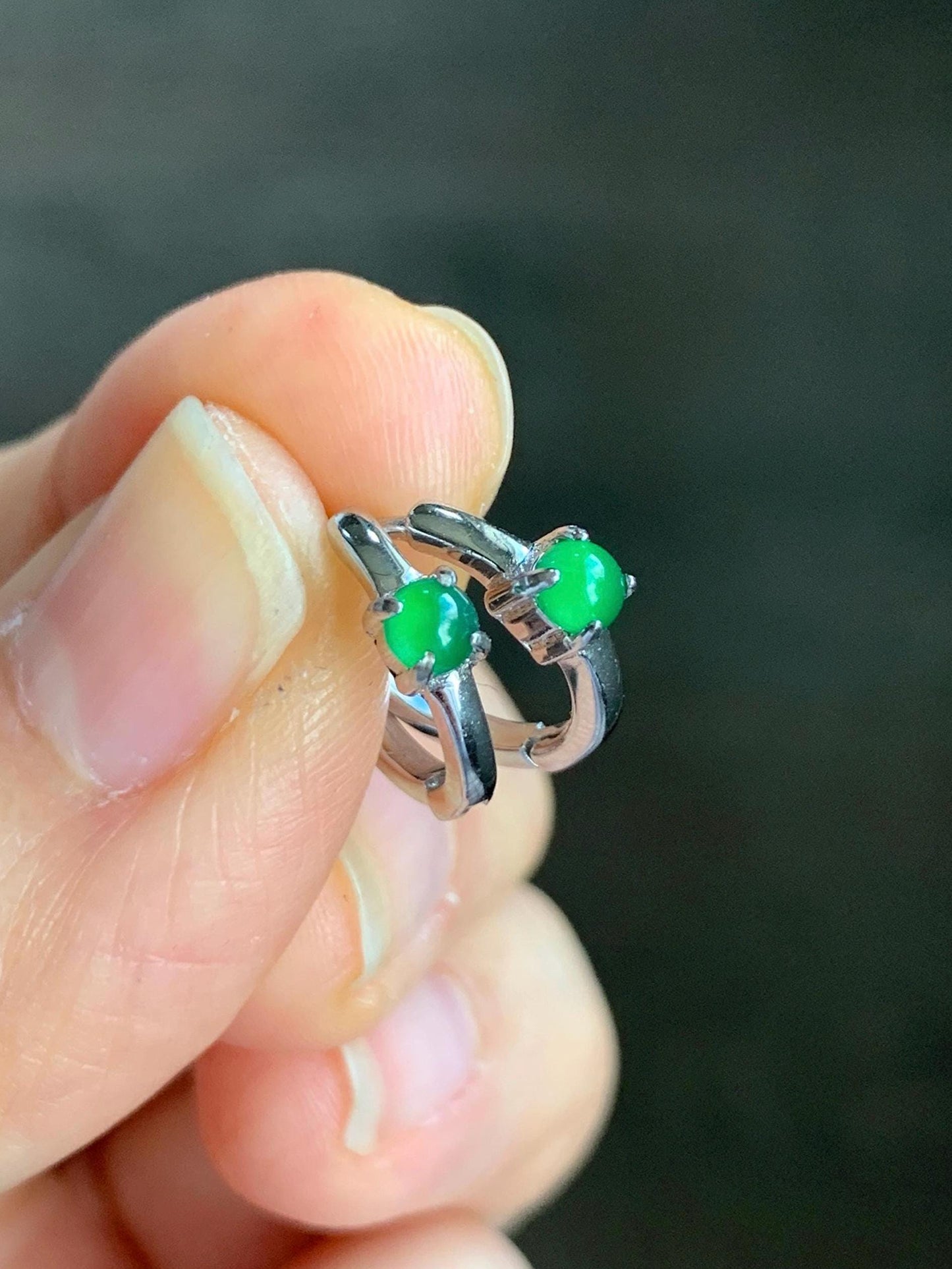 Natural Guatemalan Grade A Icy Translucent Vibrant Green Jadeite Hoop Huggie Earrings Sterling Silver 天然冰危绿翡翠银镶耳包