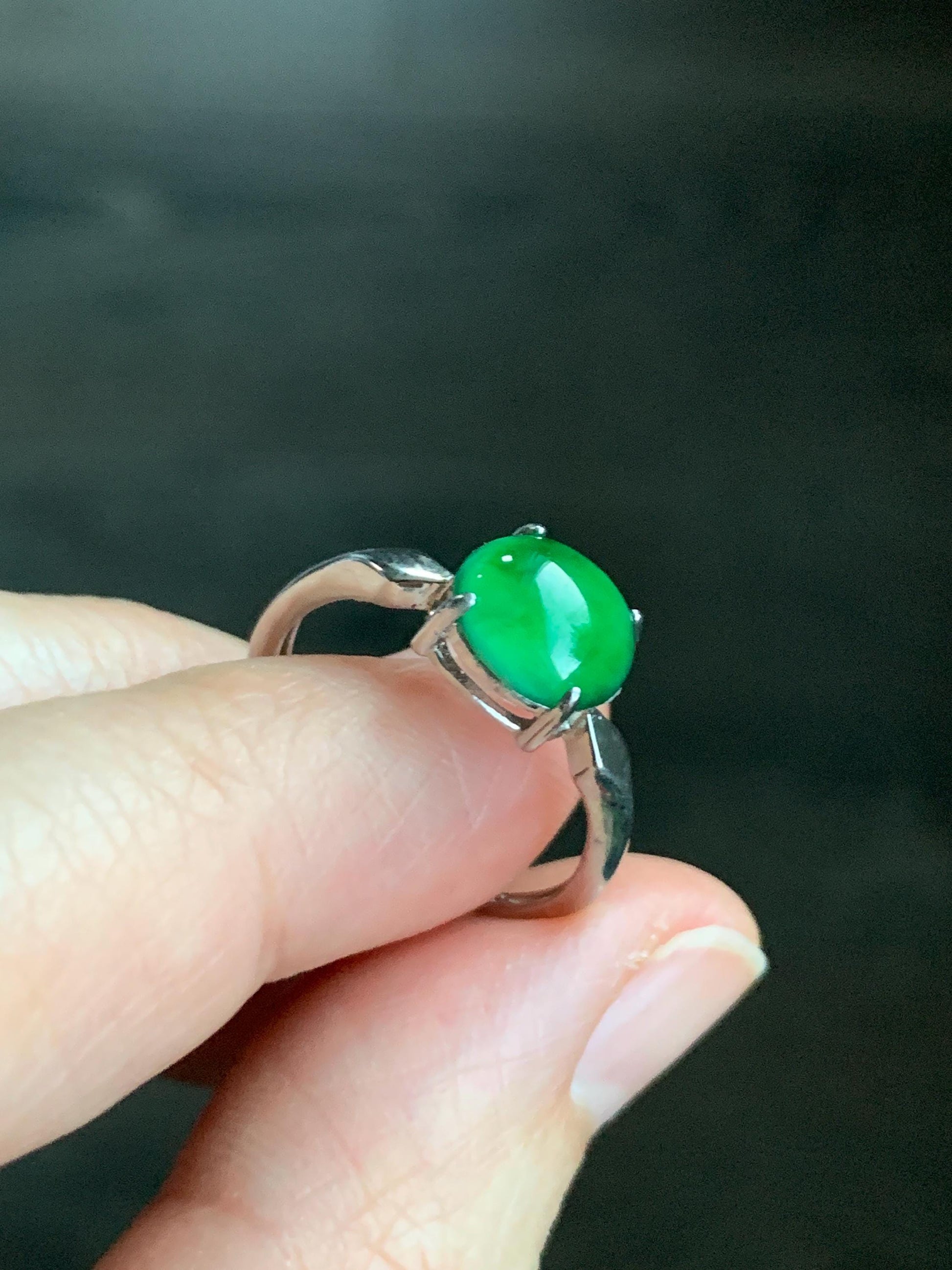 Natural Guatemalan Icy Translucent Vibrant Green Jadeite Oval Cabochon Solitaire Ring Sterling Silver Size 7 Adjustable 天然冰危绿翡翠银镶戒指 SLE68