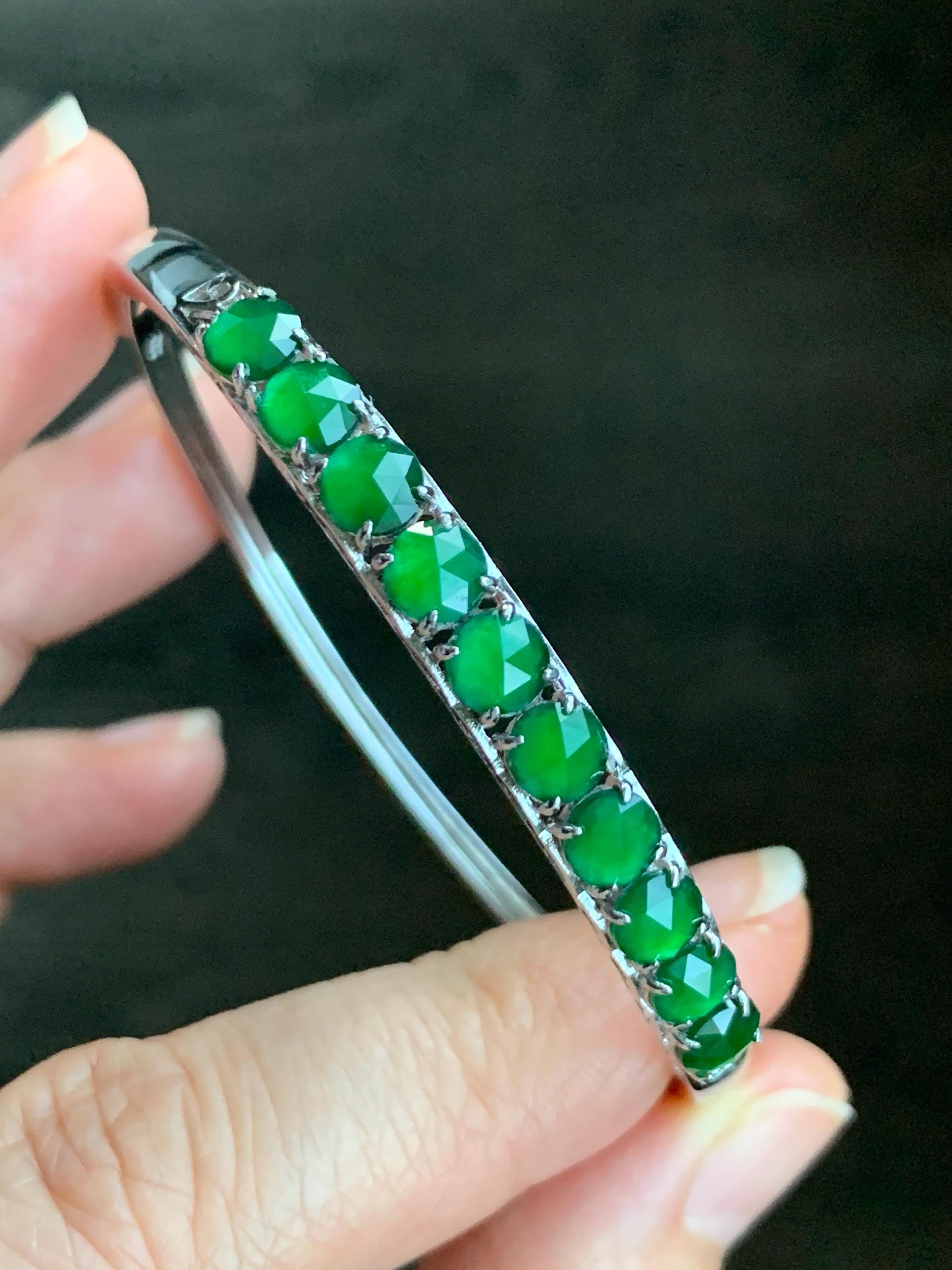 Natural Guatemalan Icy Translucent Vibrant Green Faceted Jadeite 10-Stone Bangle Bracelet Sterling Silver w/ Clasp 9g 天然冰危绿切割面翡翠银镶手镯 QGB560