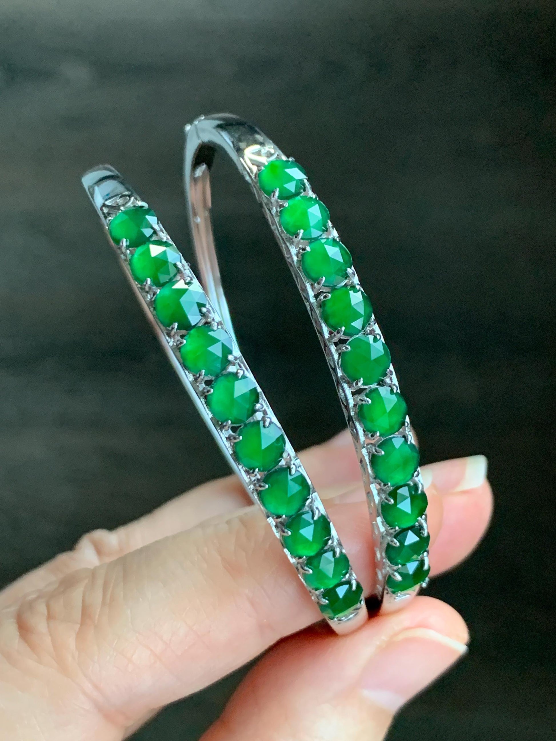 Natural Guatemalan Icy Translucent Vibrant Green Faceted Jadeite 10-Stone Bangle Bracelet Sterling Silver w/ Clasp 9g 天然冰危绿切割面翡翠银镶手镯 QGB560
