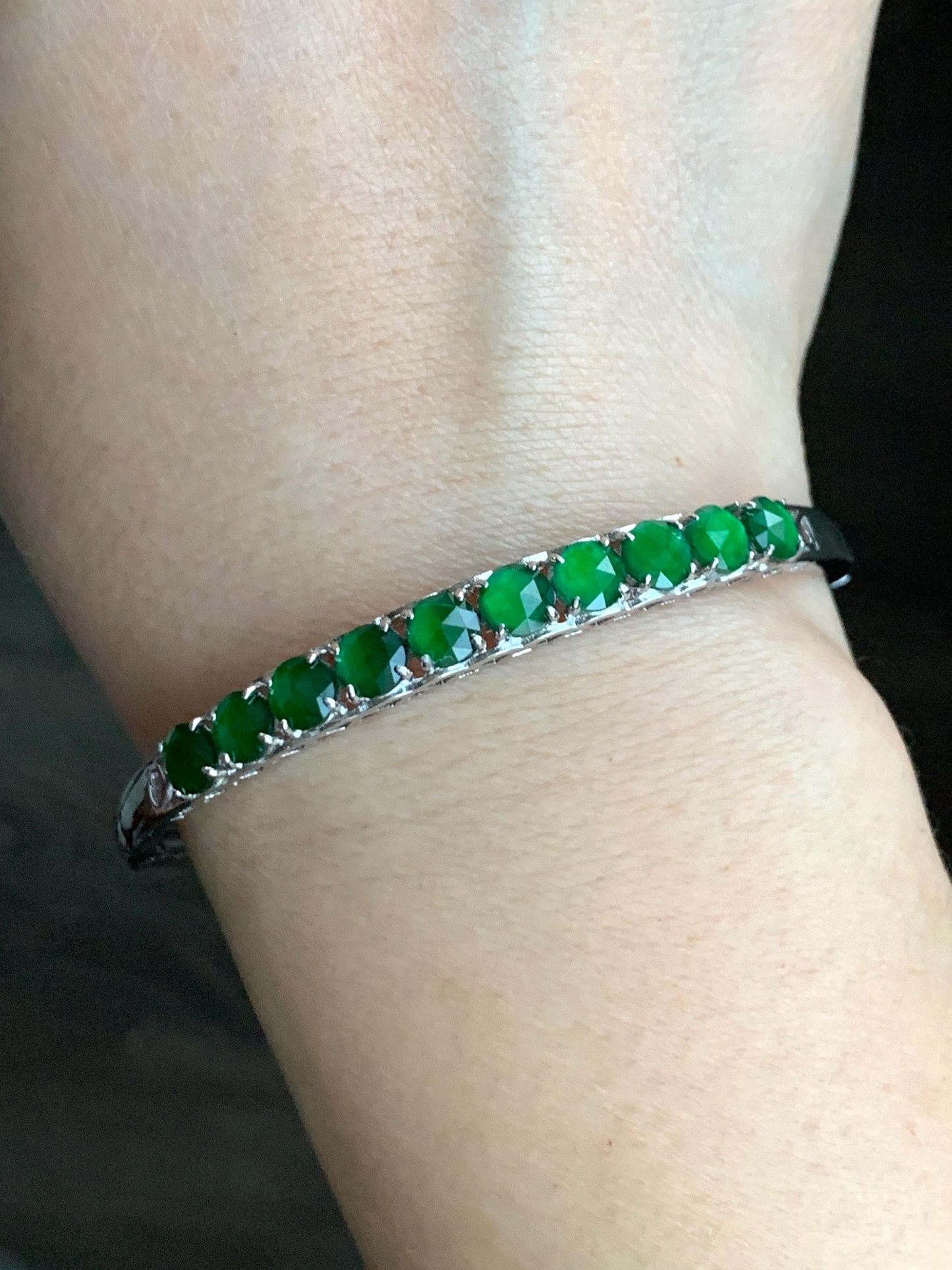 Natural Guatemalan Icy Translucent Vibrant Green Faceted Jadeite 10-Stone Bangle Bracelet Sterling Silver w/ Clasp 9g 天然冰危绿切割面翡翠银镶手镯 QGB560