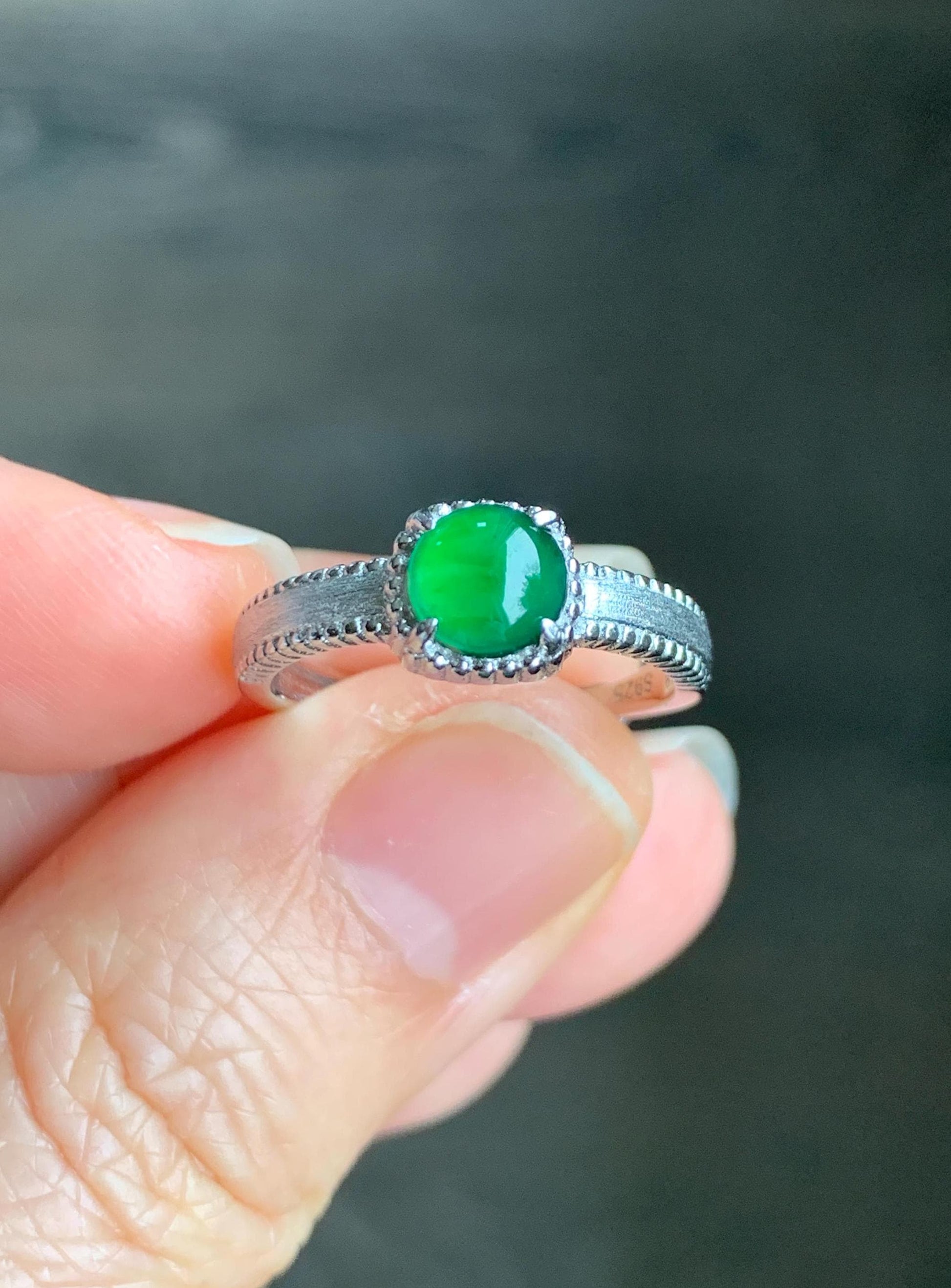 Natural Guatemalan Grade A Icy Translucent Vibrant Green Jadeite Solitaire Band Style Ring Sterling Silver Size Adjustable 天然冰危绿翡翠银镶戒指