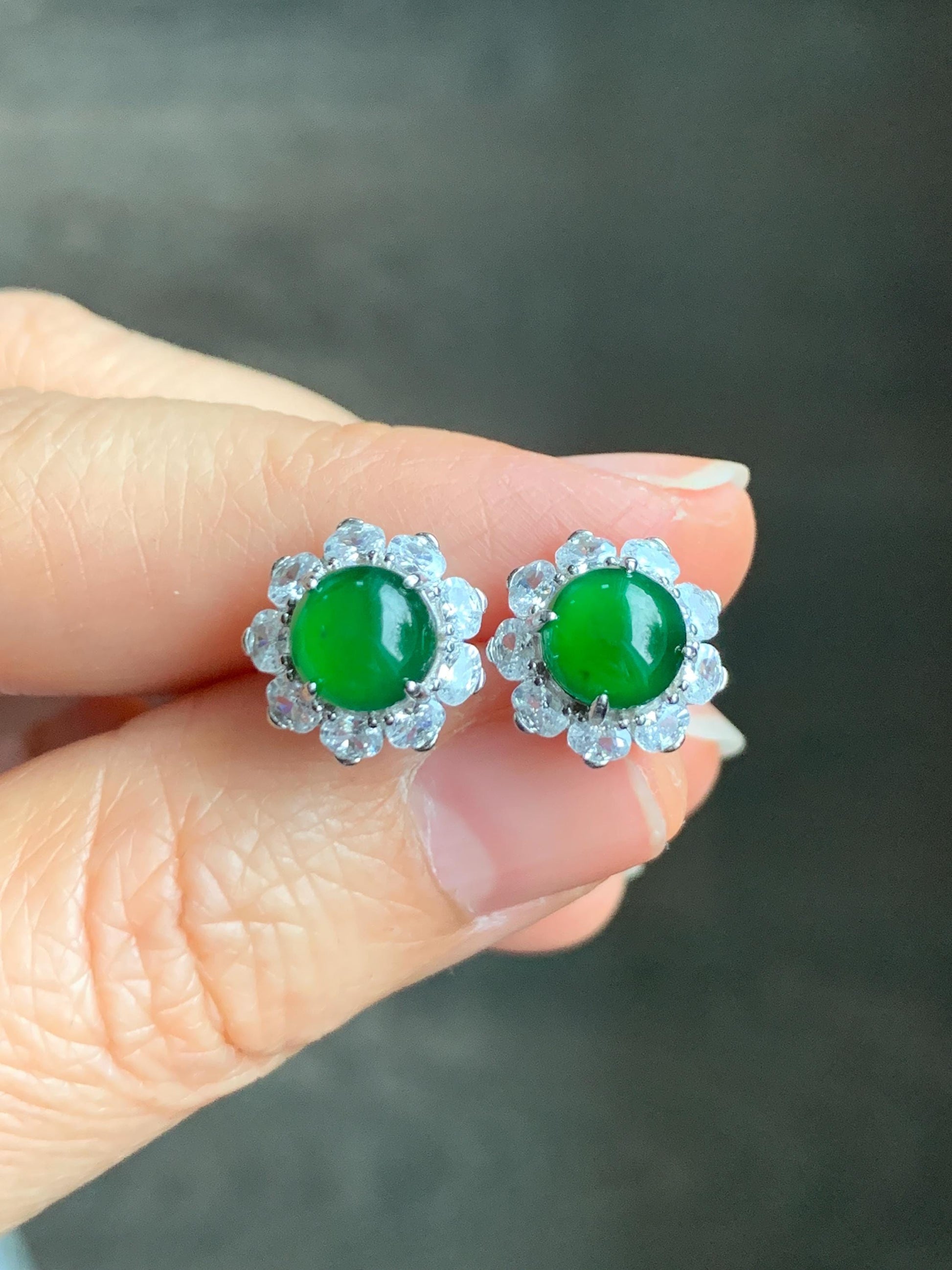 Natural Guatemalan Grade A Icy Highly Translucent Vibrant Green Jadeite Round Stud Earrings Sterling Silver 天然冰危绿翡翠蛋面银镶耳钉 DHL120