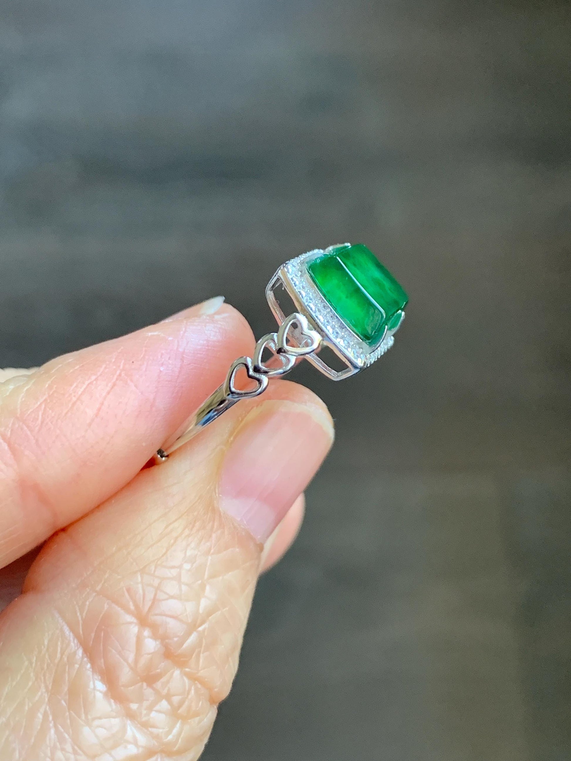 Natural Grade A Guatemalan Icy Translucent Vibrant Green Jadeite Saddle Ring Sterling Silver Size Adjustable 天然冰危绿翡翠马鞍银镶戒指