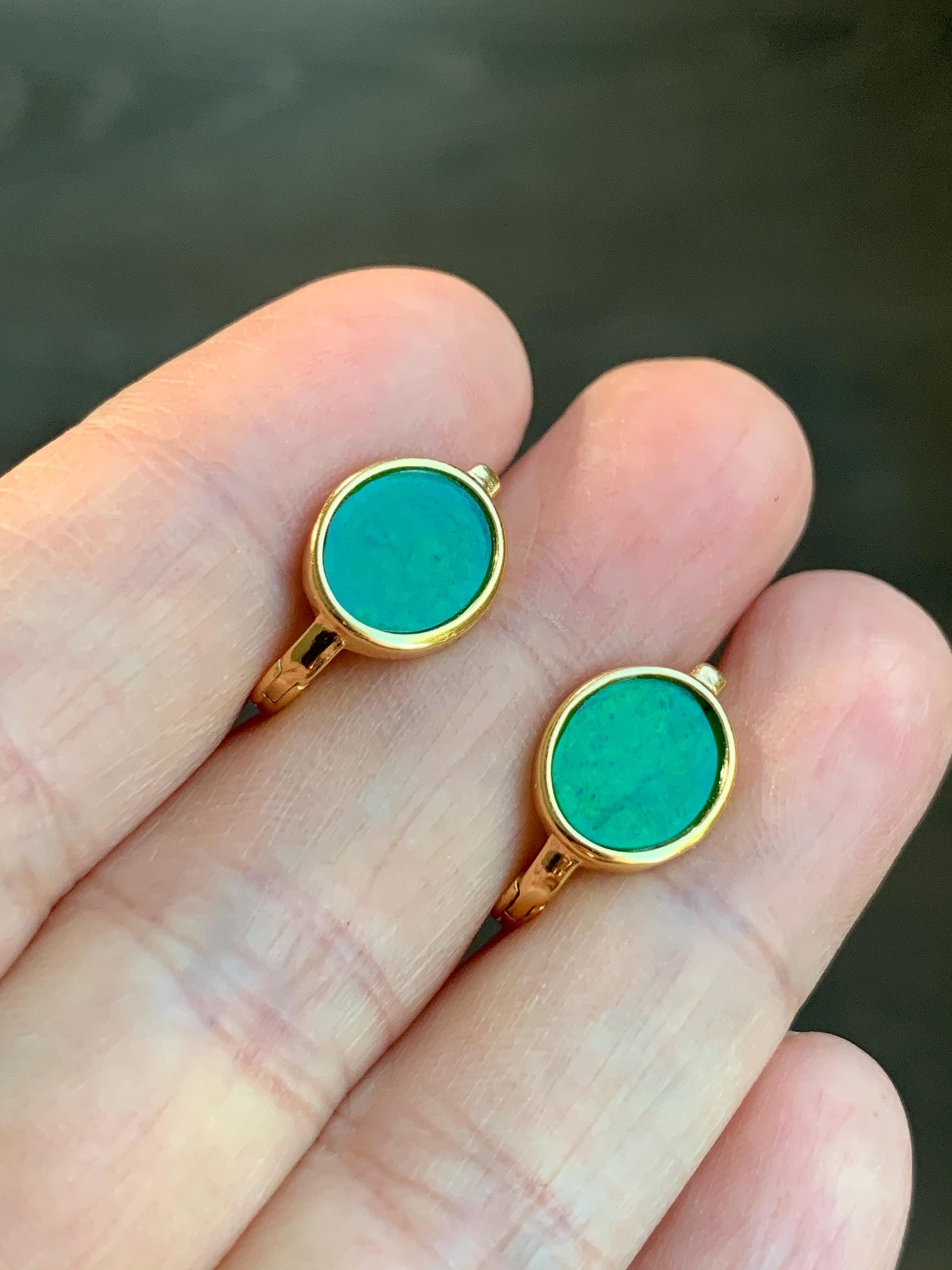 Natural Grade A Vibrant Green Jadeite Oval Huggie Hoop Earrings S925 Sterling Silver Yellow Gold Overlay 天然阳绿花青翡翠银镶耳包
