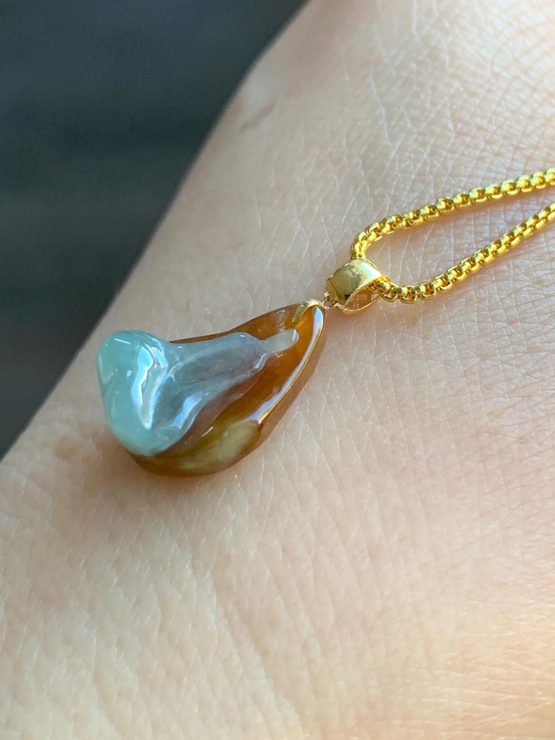 Petite Natural Grade A Bicolored Light Blue & Red Icy Translucent Jadeite Carved Chanting Monk Pendant 18K Yellow Gold 天然红加淡蓝双色翡翠悟道镶嵌迷你吊坠 A