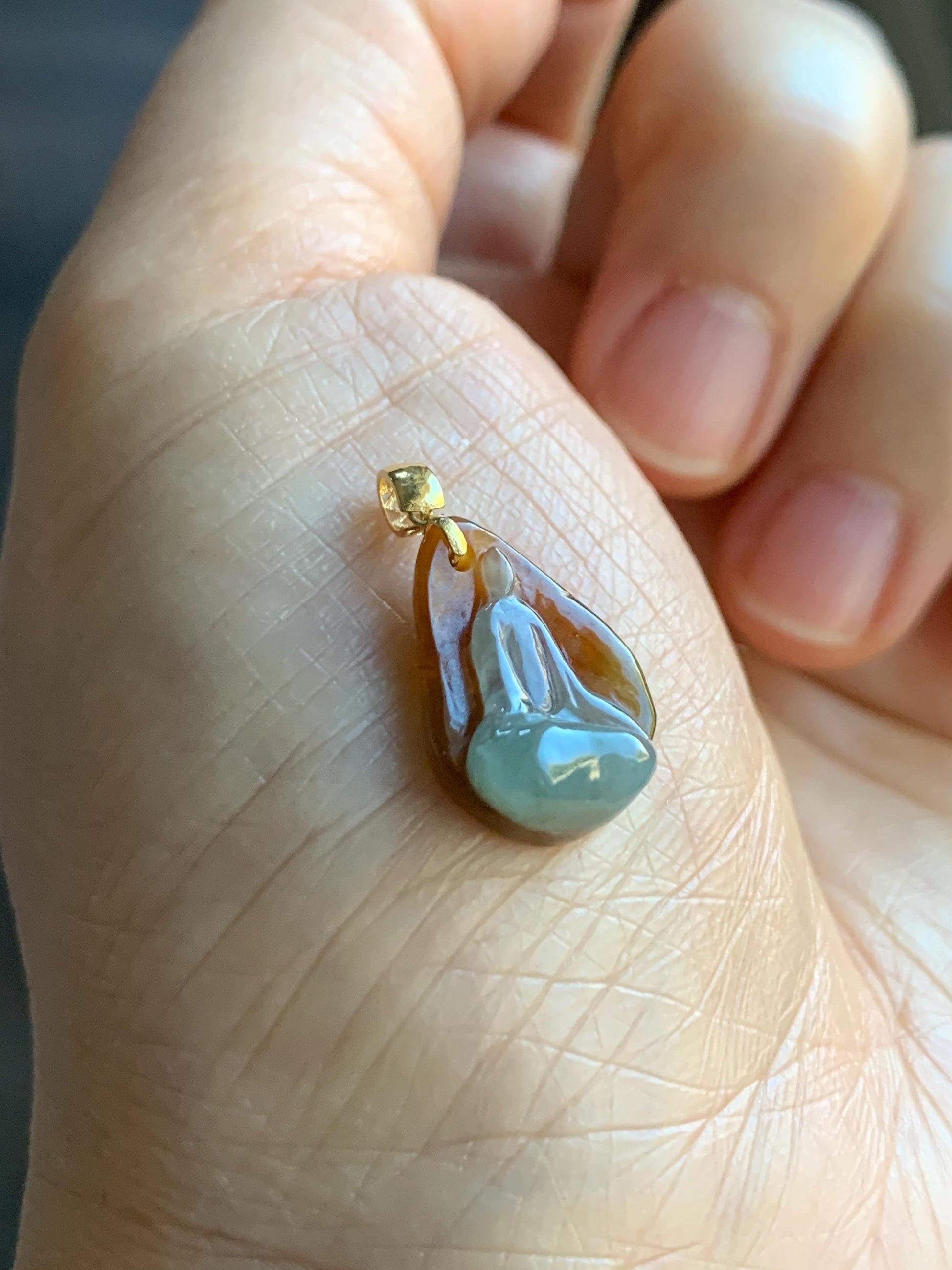 Petite Natural Grade A Bicolored Light Blue & Red Icy Translucent Jadeite Carved Chanting Monk Pendant 18K Yellow Gold 天然红加淡蓝双色翡翠悟道镶嵌迷你吊坠