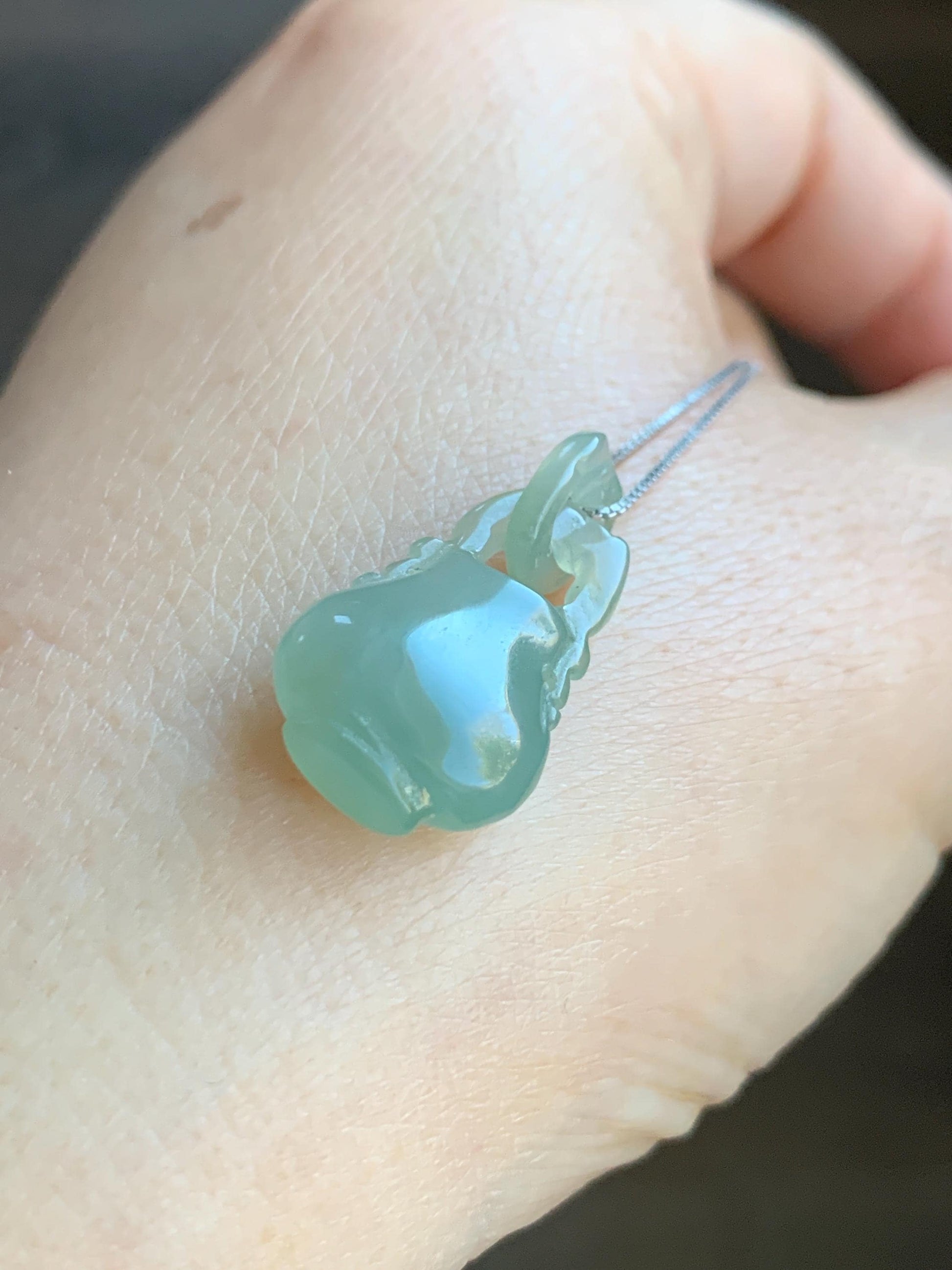 Natural Grade A Icy Translucent Gelatinous Light Green Jadeite Vase w/ Interlocking Bail Pendant Necklace Sterling Silver 天然冰胶晴底翡翠花瓶环环相扣吊坠