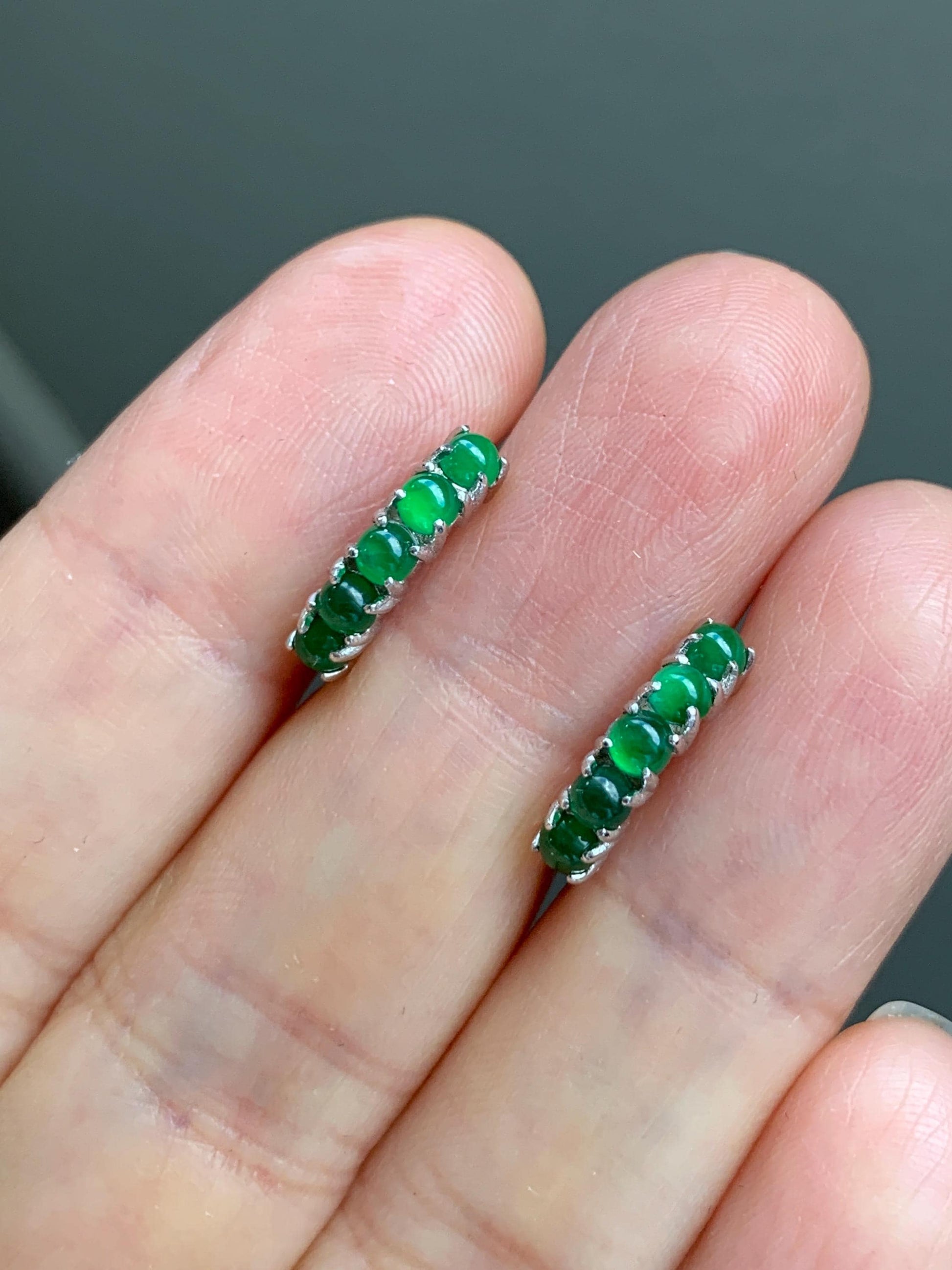 Natural Guatemalan Grade A Icy Translucent Vibrant Green Jadeite Hoop Huggie Earrings Sterling Silver 天然冰危绿翡翠银镶耳包 XEB88