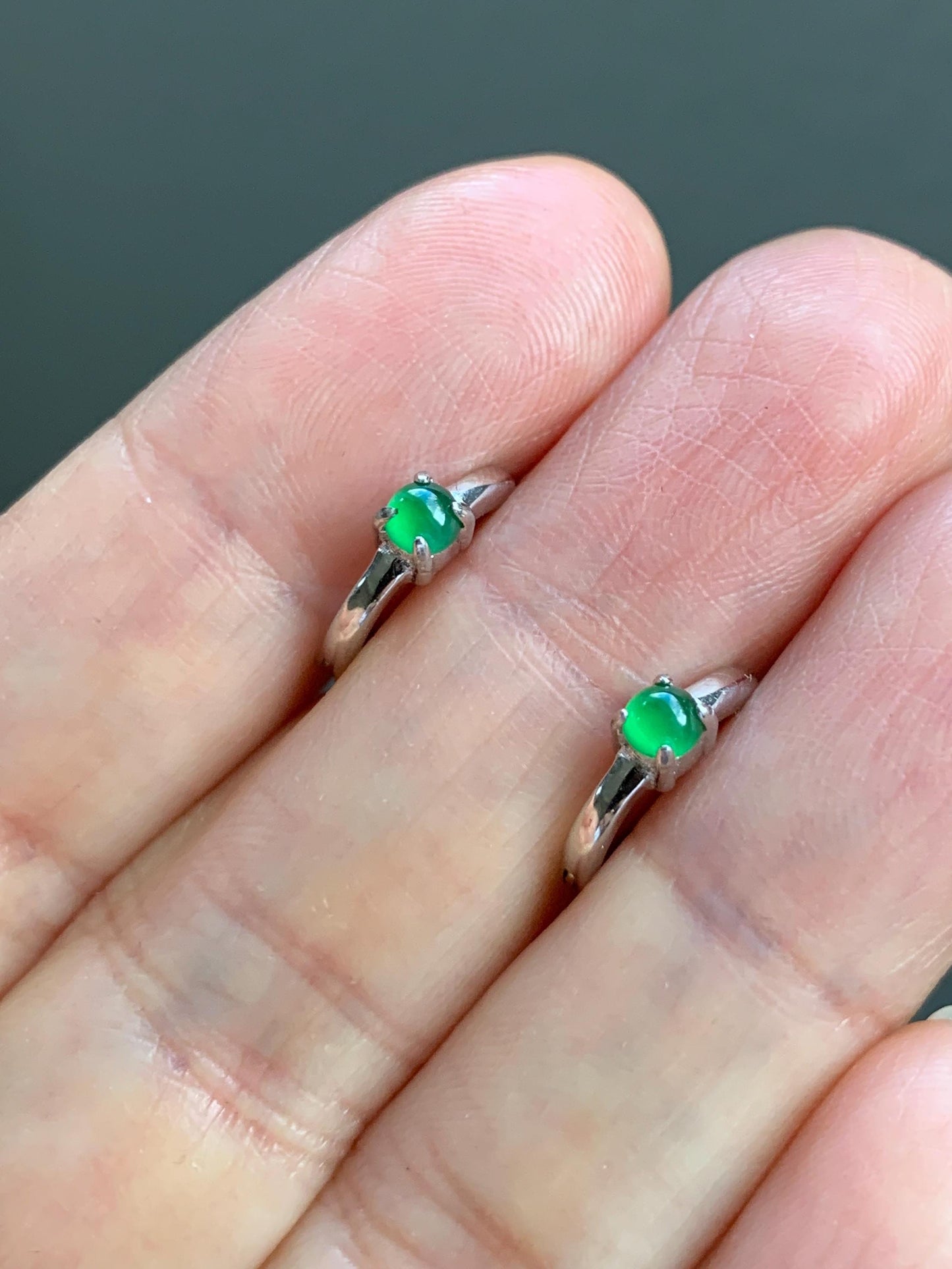 Natural Guatemalan Grade A Icy Translucent Vibrant Green Jadeite Hoop Huggie Earrings Sterling Silver 天然冰危绿翡翠银镶耳包 JDB55