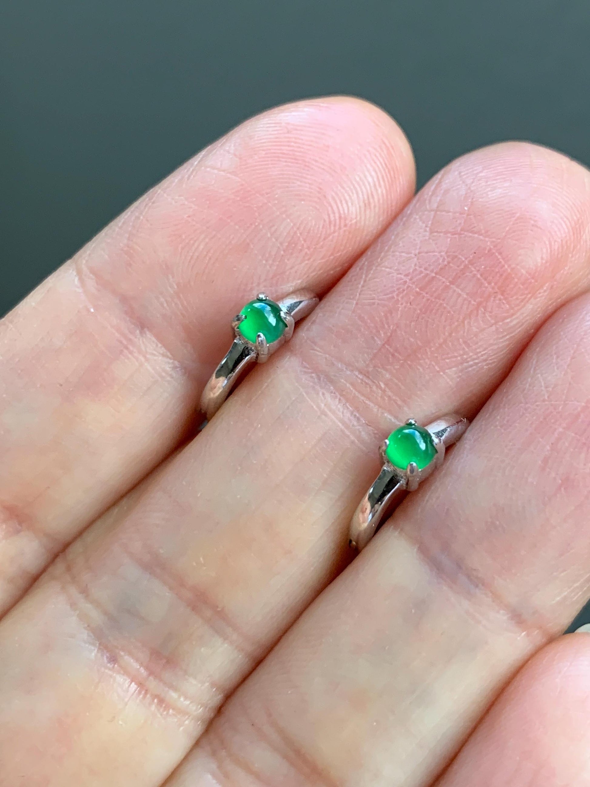 Natural Guatemalan Grade A Icy Translucent Vibrant Green Jadeite Hoop Huggie Earrings Sterling Silver 天然冰危绿翡翠银镶耳包 JDB55