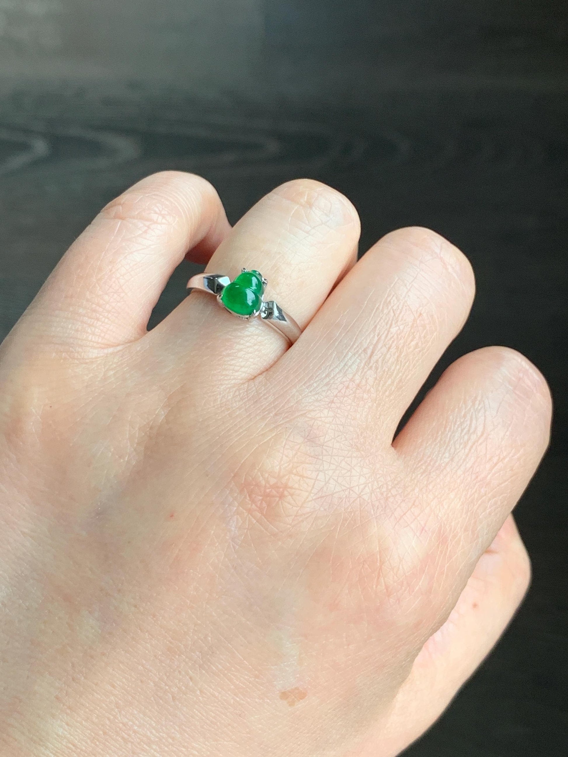 Natural Guatemalan Icy Translucent Vibrant Green Jadeite Gourd Hulu Solitaire Ring Sterling Silver Size 7 Adjustable 天然冰危绿翡翠葫芦蛋面银镶戒指 LHL60