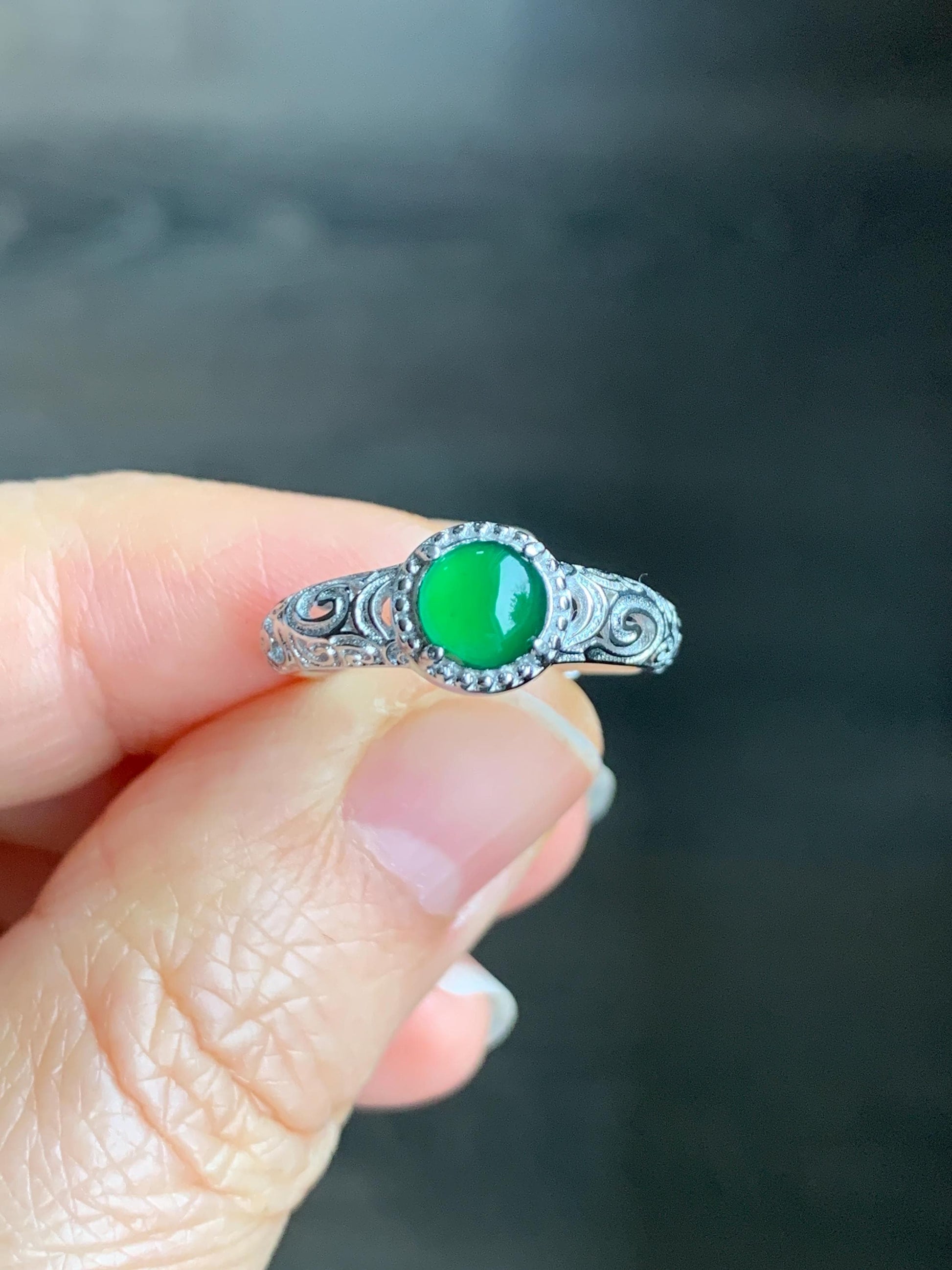 Natural Guatemalan Grade A Icy Translucent Vibrant Green Jadeite Solitaire Band Style Ring Sterling Silver Size Adjustable 天然冰危绿翡翠银镶戒指 WLLK