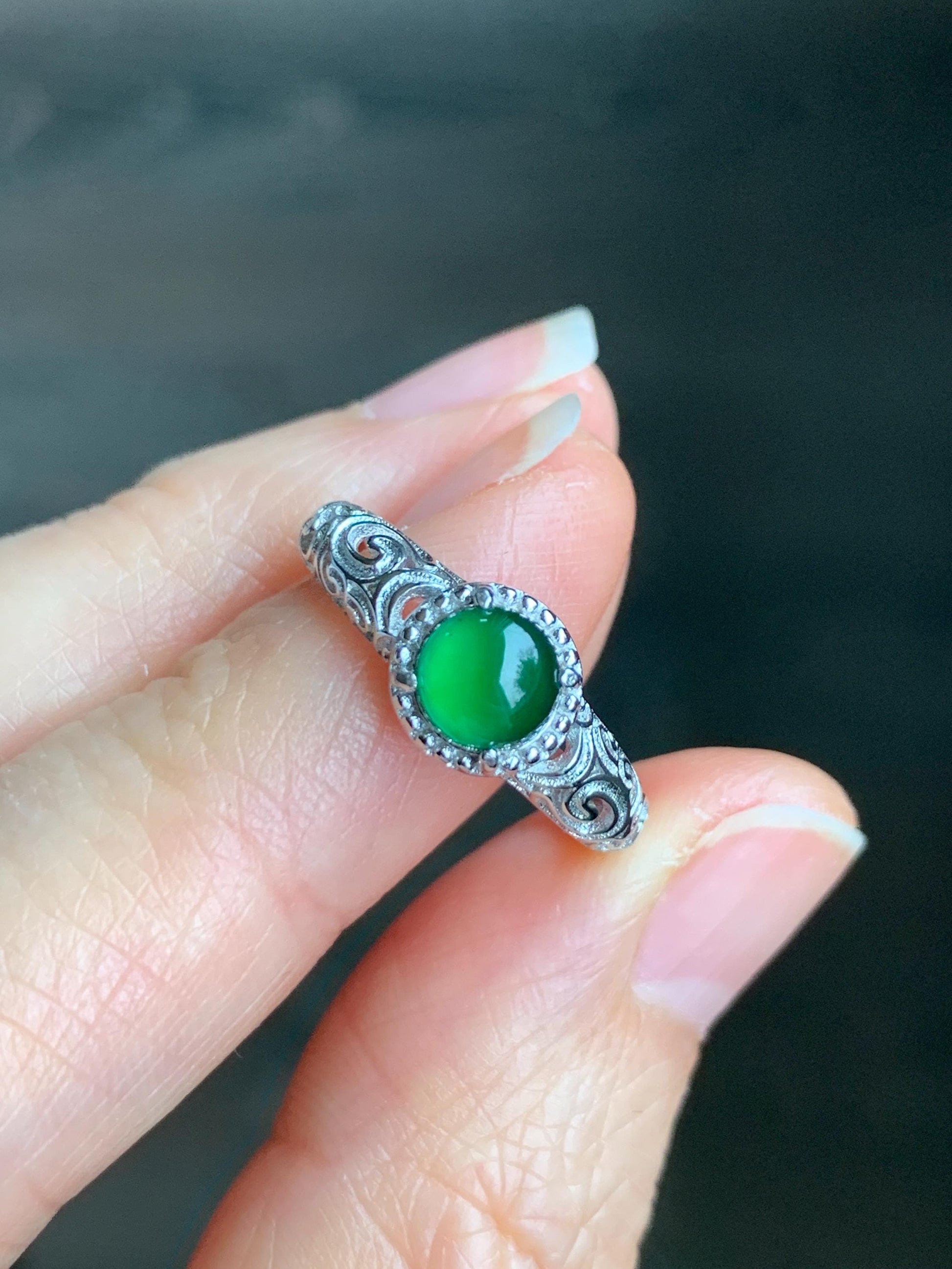 Natural Guatemalan Grade A Icy Translucent Vibrant Green Jadeite Solitaire Band Style Ring Sterling Silver Size Adjustable 天然冰危绿翡翠银镶戒指 WLLK
