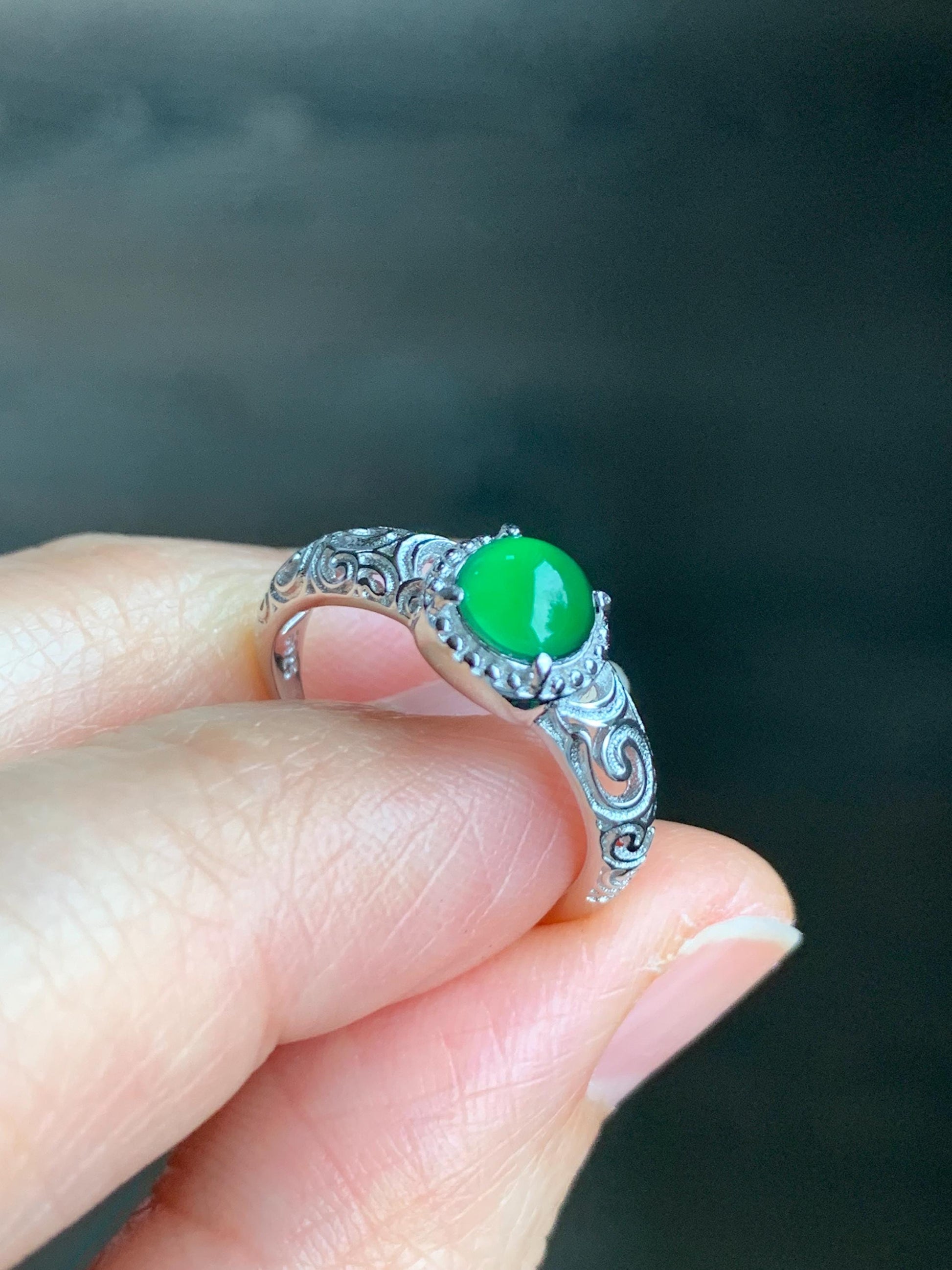 Natural Guatemalan Grade A Icy Translucent Vibrant Green Jadeite Solitaire Band Style Ring Sterling Silver Size Adjustable 天然冰危绿翡翠银镶戒指 WLLK