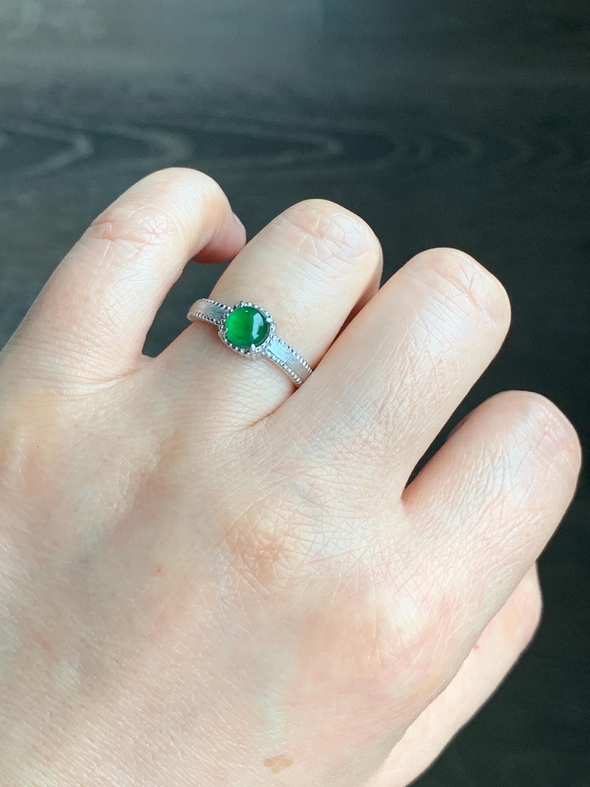 Natural Guatemalan Grade A Icy Translucent Vibrant Green Jadeite Solitaire Band Style Ring Sterling Silver Size Adjustable 天然冰危绿翡翠银镶戒指 BRL60