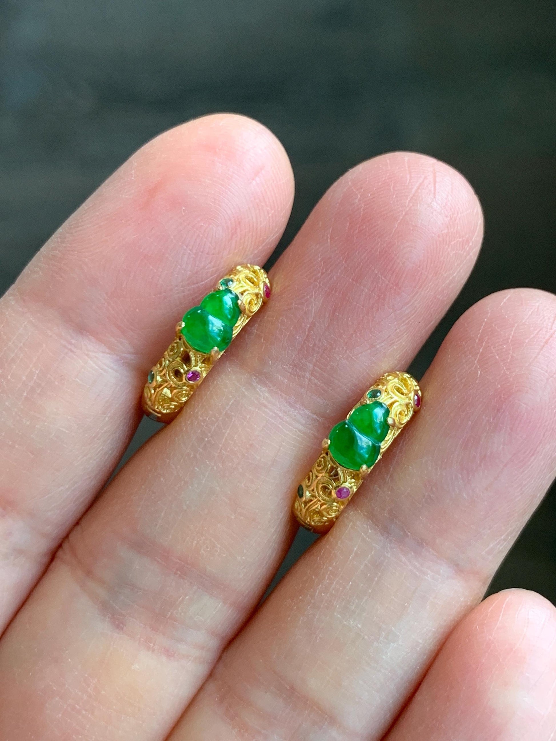 Natural Guatemalan Icy Translucent Vibrant Green Gourd Jadeite Hoop Huggie Earrings Sterling Silver Yellow Gold Overlay 天然冰危绿翡翠葫芦银镶耳包 HWL80