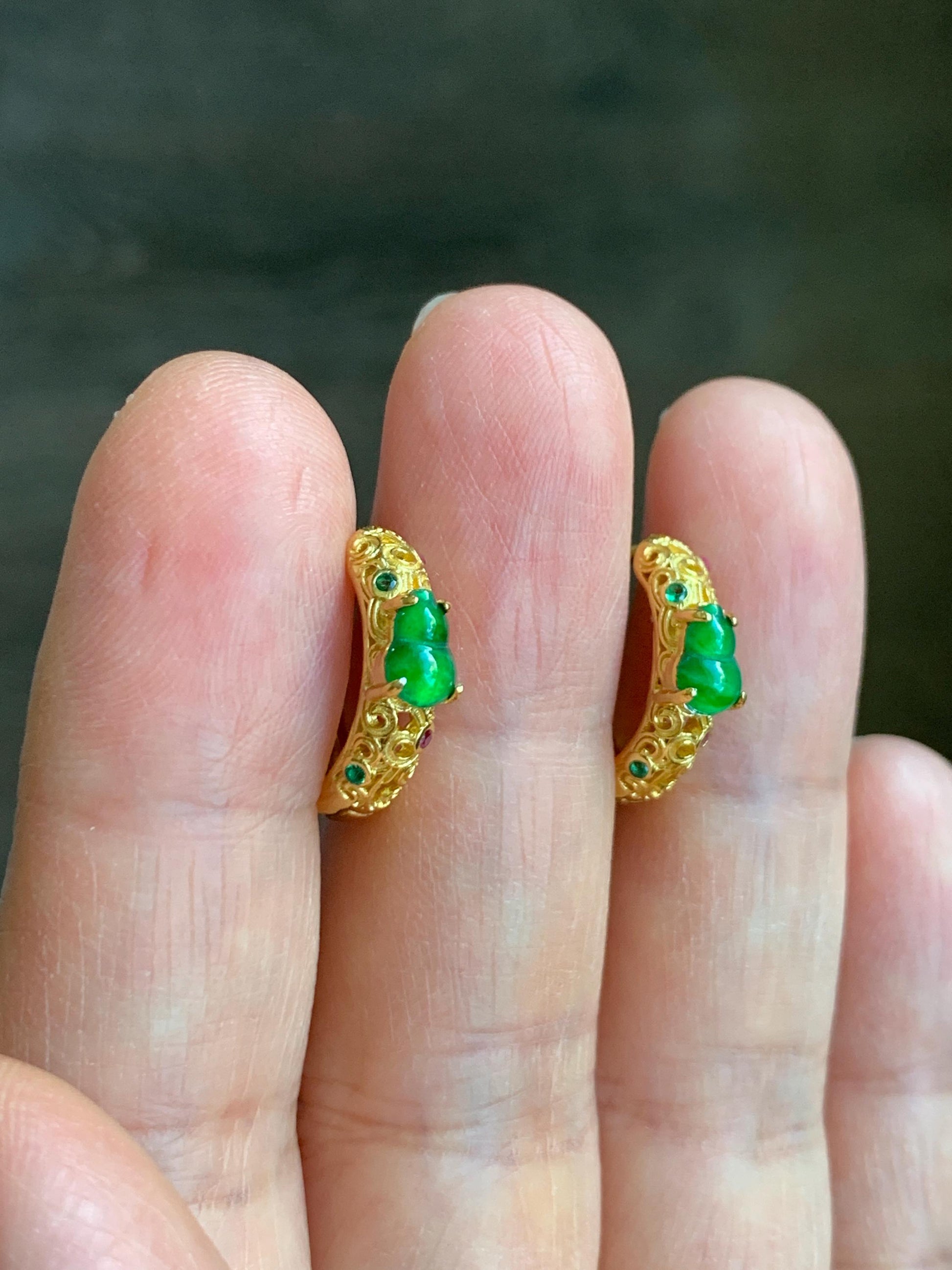 Natural Guatemalan Icy Translucent Vibrant Green Gourd Jadeite Hoop Huggie Earrings Sterling Silver Yellow Gold Overlay 天然冰危绿翡翠葫芦银镶耳包 HWL70