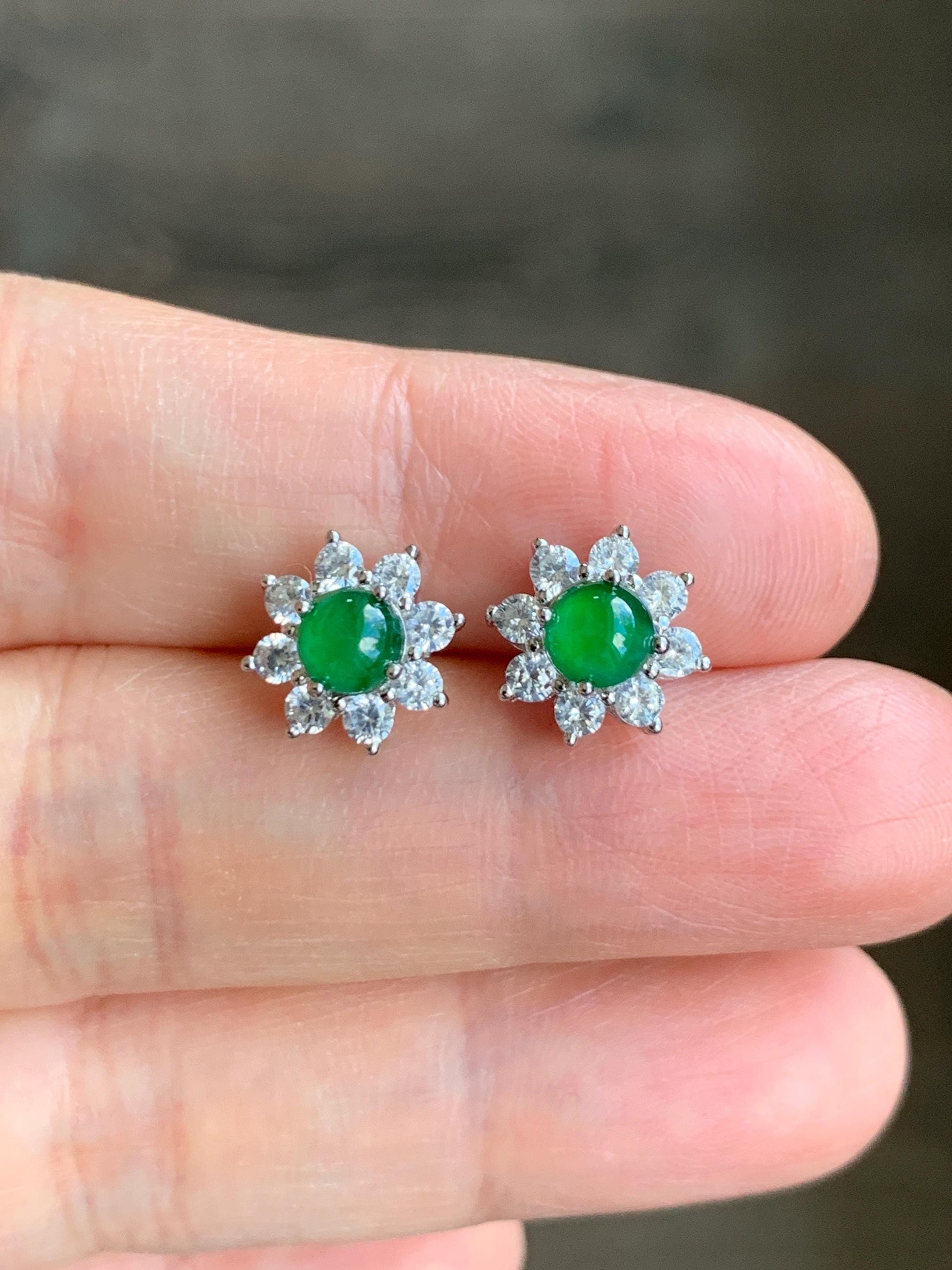 Natural Guatemalan Grade A Icy Translucent Vibrant Green Jadeite Halo Style Stud Earrings S925 Sterling Silver 天然冰危绿翡翠银镶耳钉 HAE70