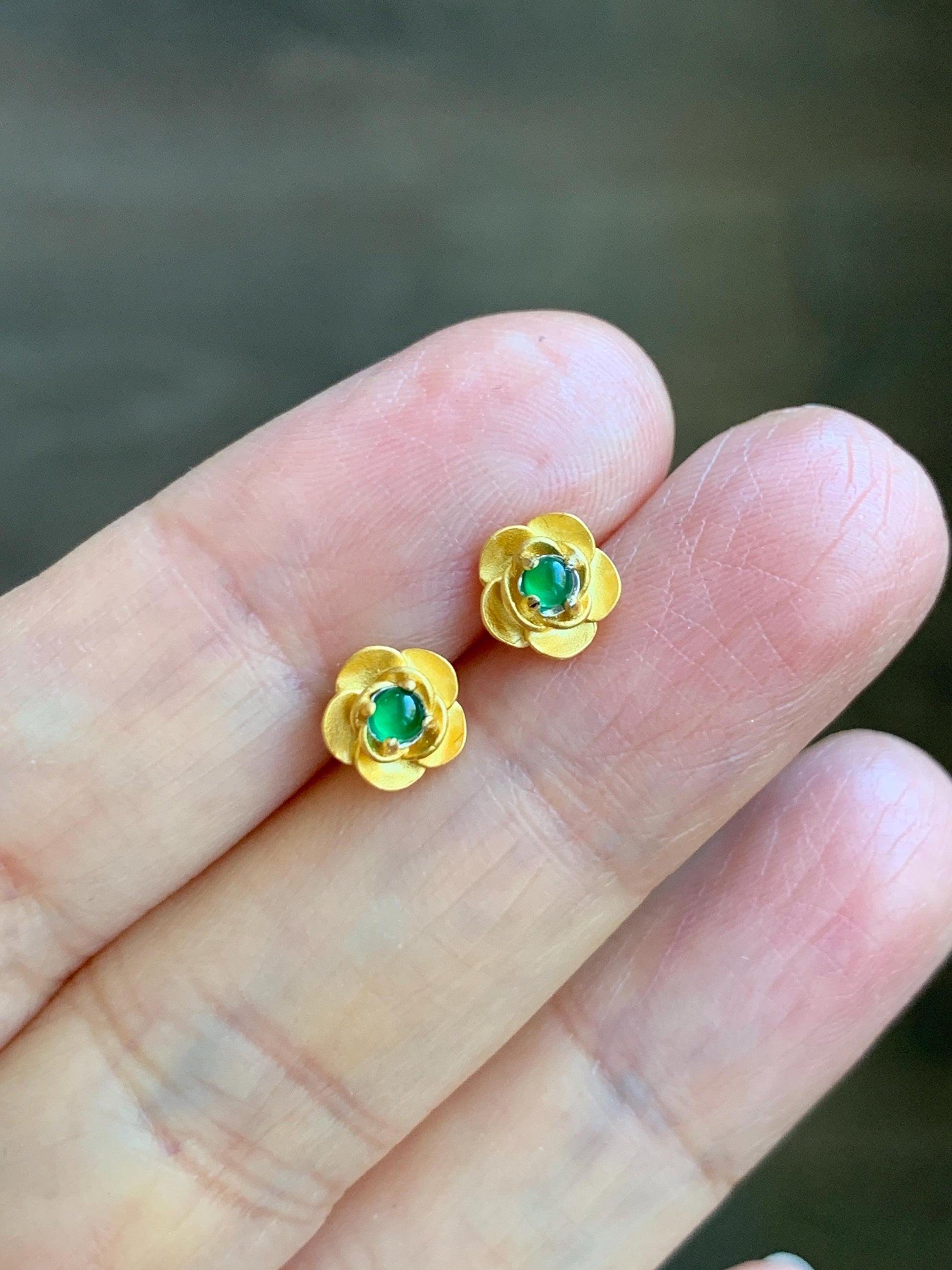 Petite Natural Grade A Guatemalan Icy Highly Translucent Vibrant Green Jadeite Flower Stud Earrings Sterling Silver YG 天然冰危绿翡翠花银耳钉 XJH55