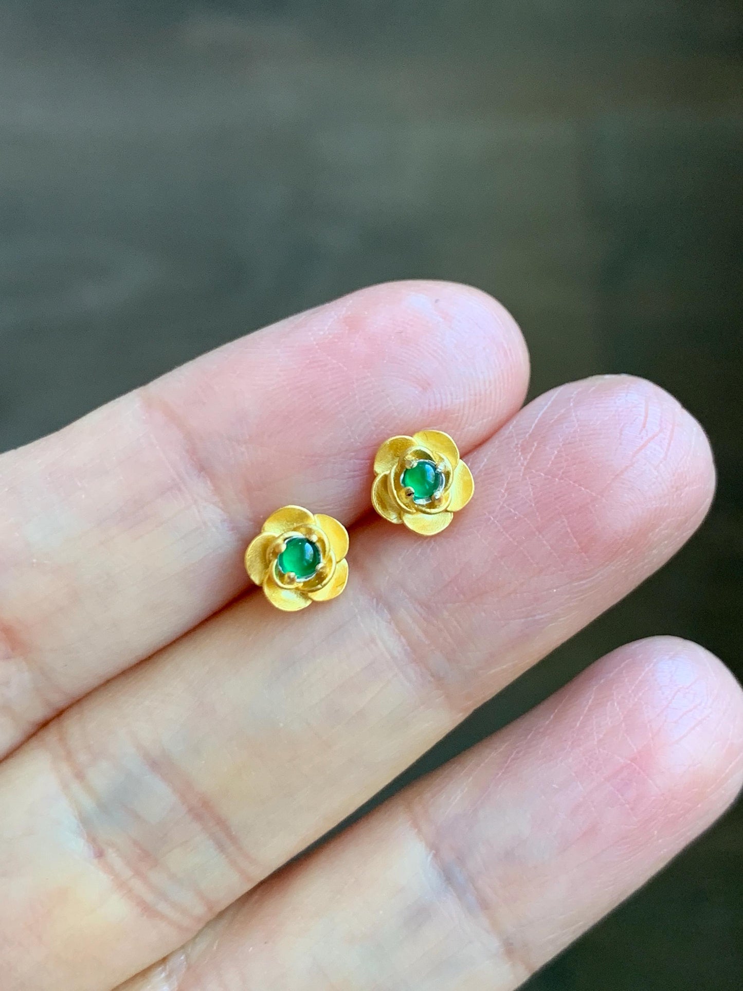 Petite Natural Grade A Guatemalan Icy Highly Translucent Vibrant Green Jadeite Flower Stud Earrings Sterling Silver YG 天然冰危绿翡翠花银耳钉 XJH55