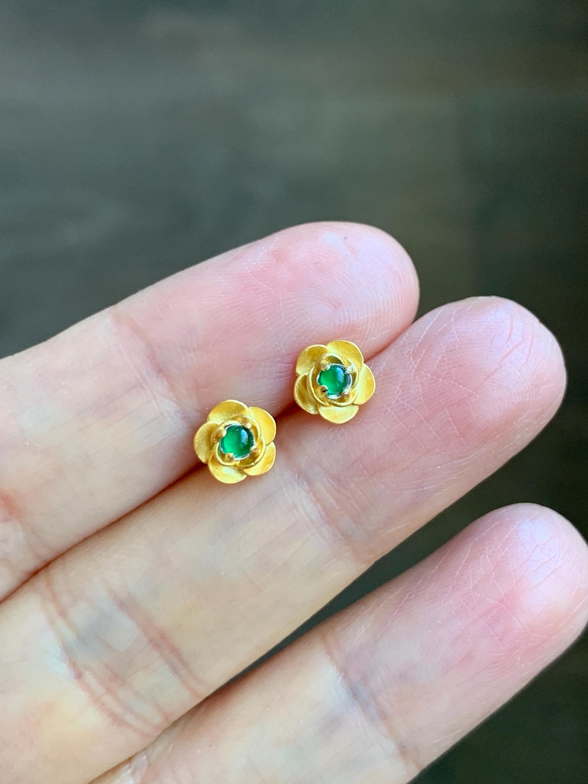 Petite Natural Grade A Guatemalan Icy Highly Translucent Vibrant Green Jadeite Flower Stud Earrings Sterling Silver YG 天然冰危绿翡翠花银耳钉 XJH55