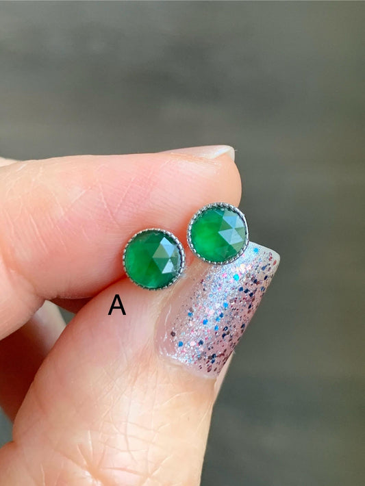 Natural Grade A Guatemalan Icy Translucent Vibrant Green Jadeite Triangle Faceted Petite Stud Earrings Sterling Silver 天然冰危绿翡翠切割面银镶耳钉 QGL55