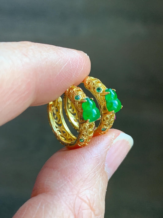 Natural Guatemalan Icy Translucent Vibrant Green Gourd Jadeite Hoop Huggie Earrings Sterling Silver Yellow Gold Overlay 天然冰危绿翡翠葫芦银镶耳包 HWL80