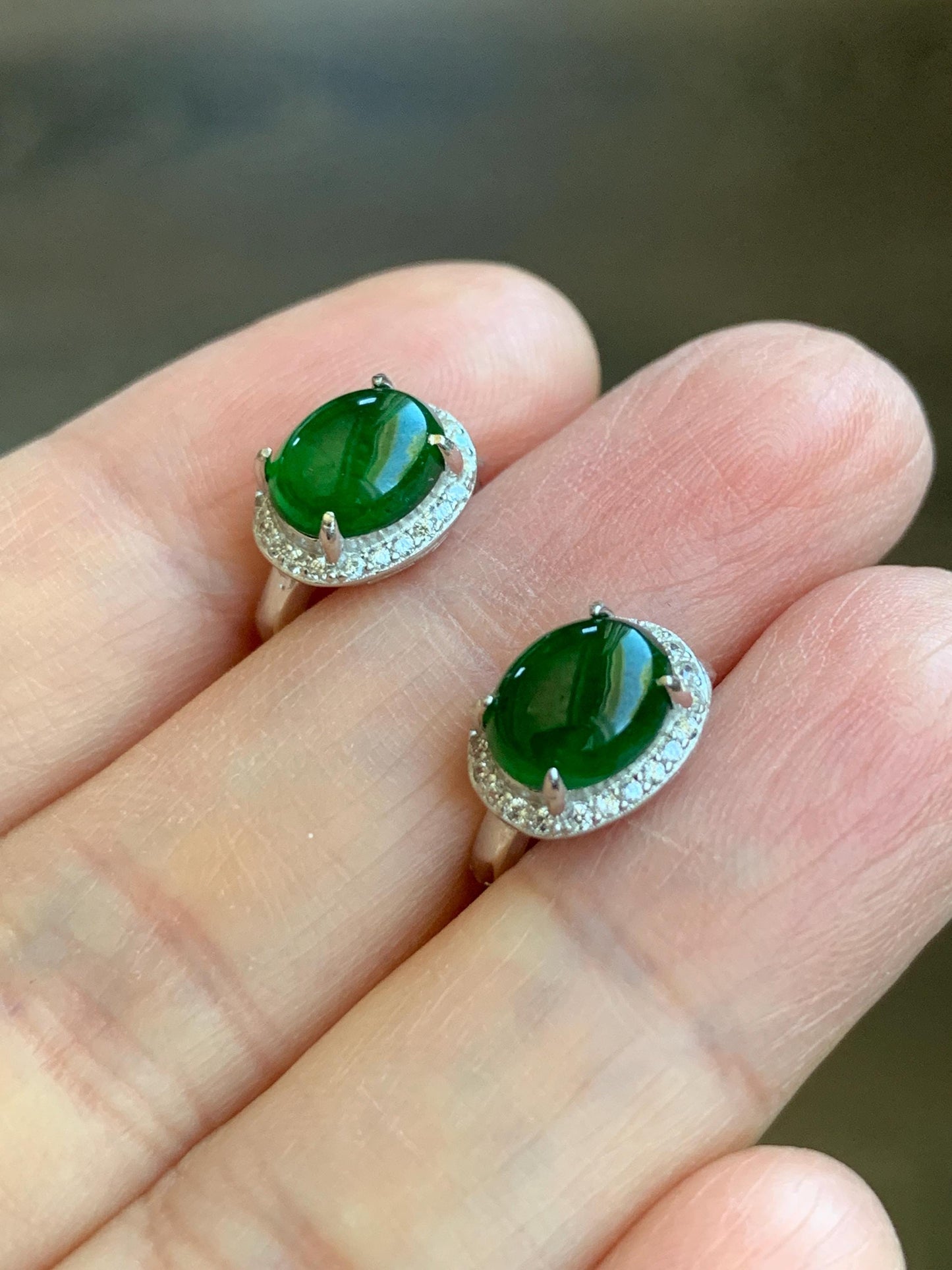 Natural Grade A Guatemalan Icy Translucent Vibrant Green Jade Jadeite Halo Style Huggie Hoop Earrings Sterling Silver 天然冰危绿翡翠镶嵌耳包 TYD88
