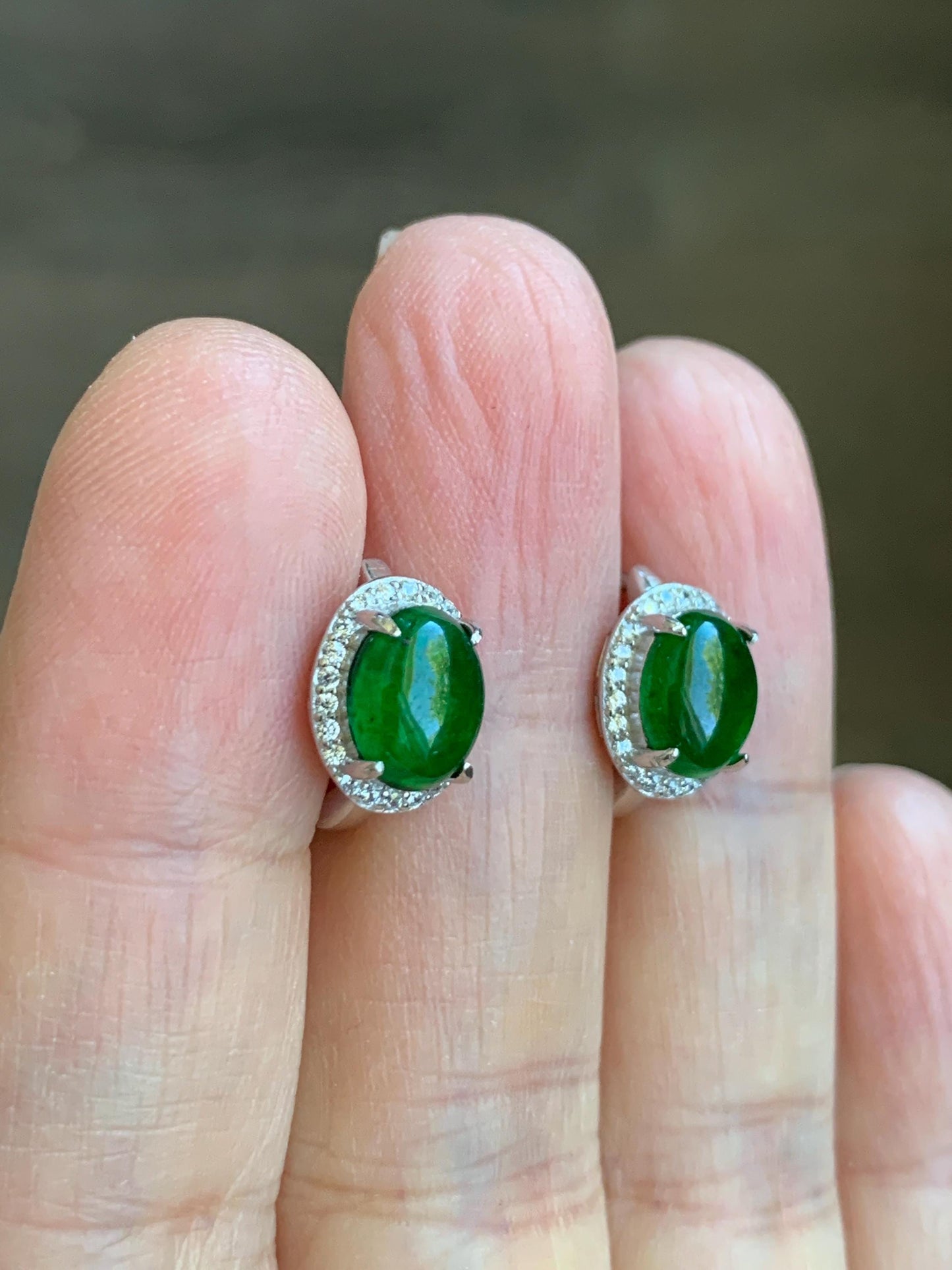 Natural Grade A Guatemalan Icy Translucent Vibrant Green Jade Jadeite Halo Style Huggie Hoop Earrings Sterling Silver 天然冰危绿翡翠镶嵌耳包 TYD88