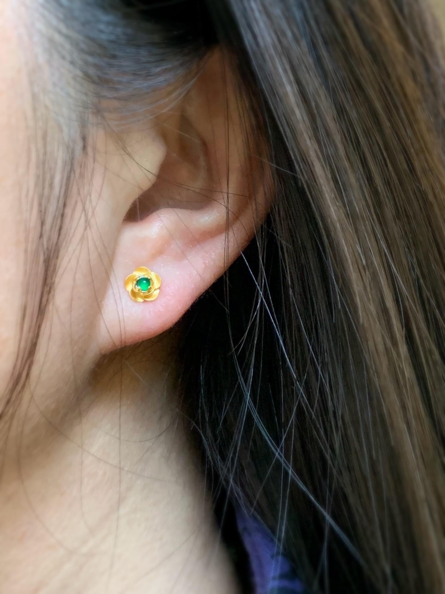 Petite Natural Grade A Guatemalan Icy Highly Translucent Vibrant Green Jadeite Flower Stud Earrings Sterling Silver YG 天然冰危绿翡翠花银耳钉 XJH55