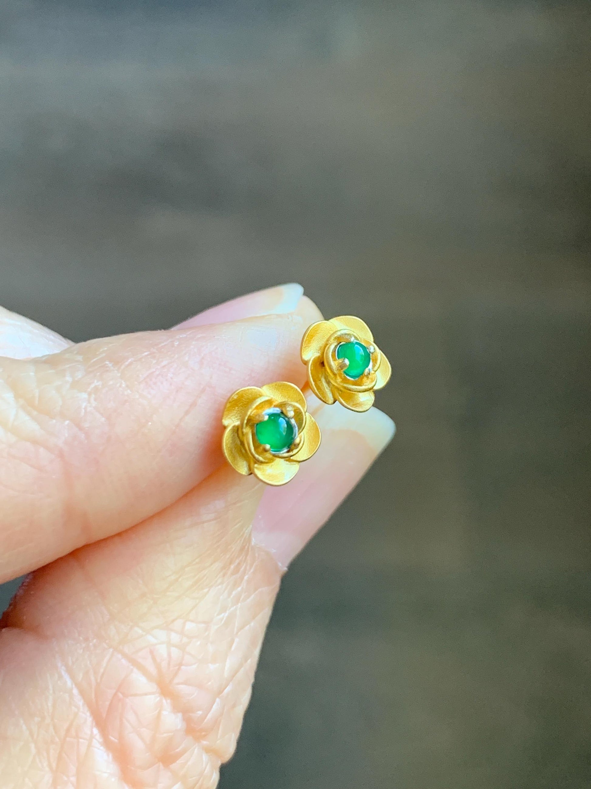 Petite Natural Grade A Guatemalan Icy Highly Translucent Vibrant Green Jadeite Flower Stud Earrings Sterling Silver YG 天然冰危绿翡翠花银耳钉 XJH55